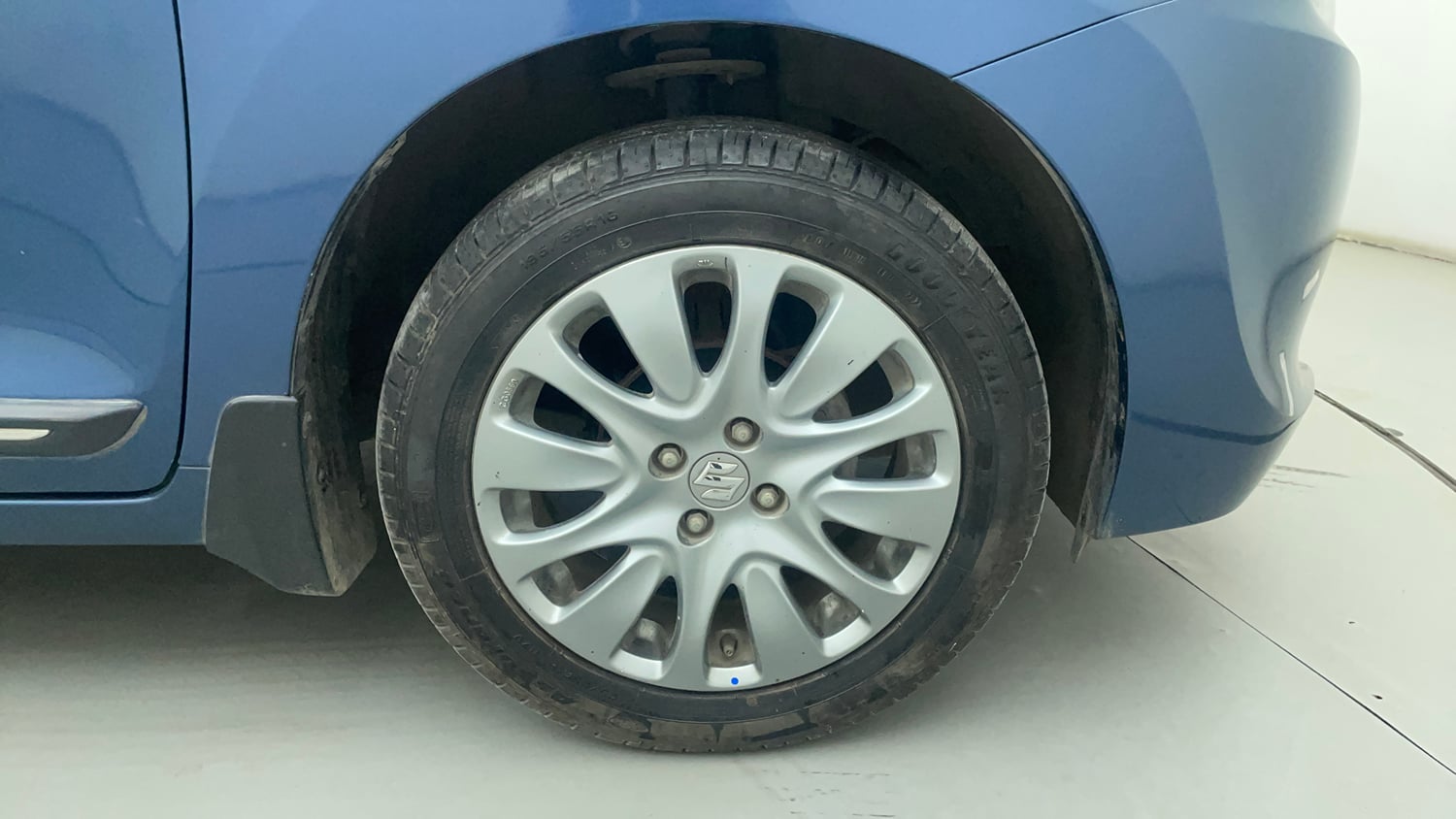 Used 2016 Maruti Suzuki Baleno Alpha 1.2 Petrol Manual tyres RIGHT FRONT TYRE RIM VIEW