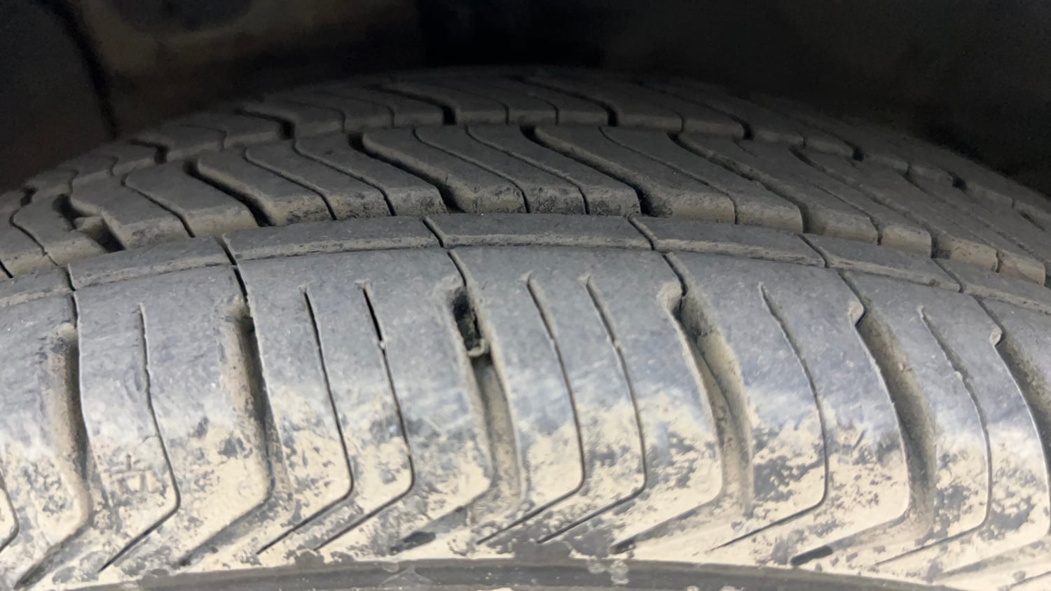 Used 2015 Hyundai Grand i10 Sportz AT 1.2 Kappa VTVT Petrol Automatic tyres LEFT FRONT TYRE TREAD VIEW