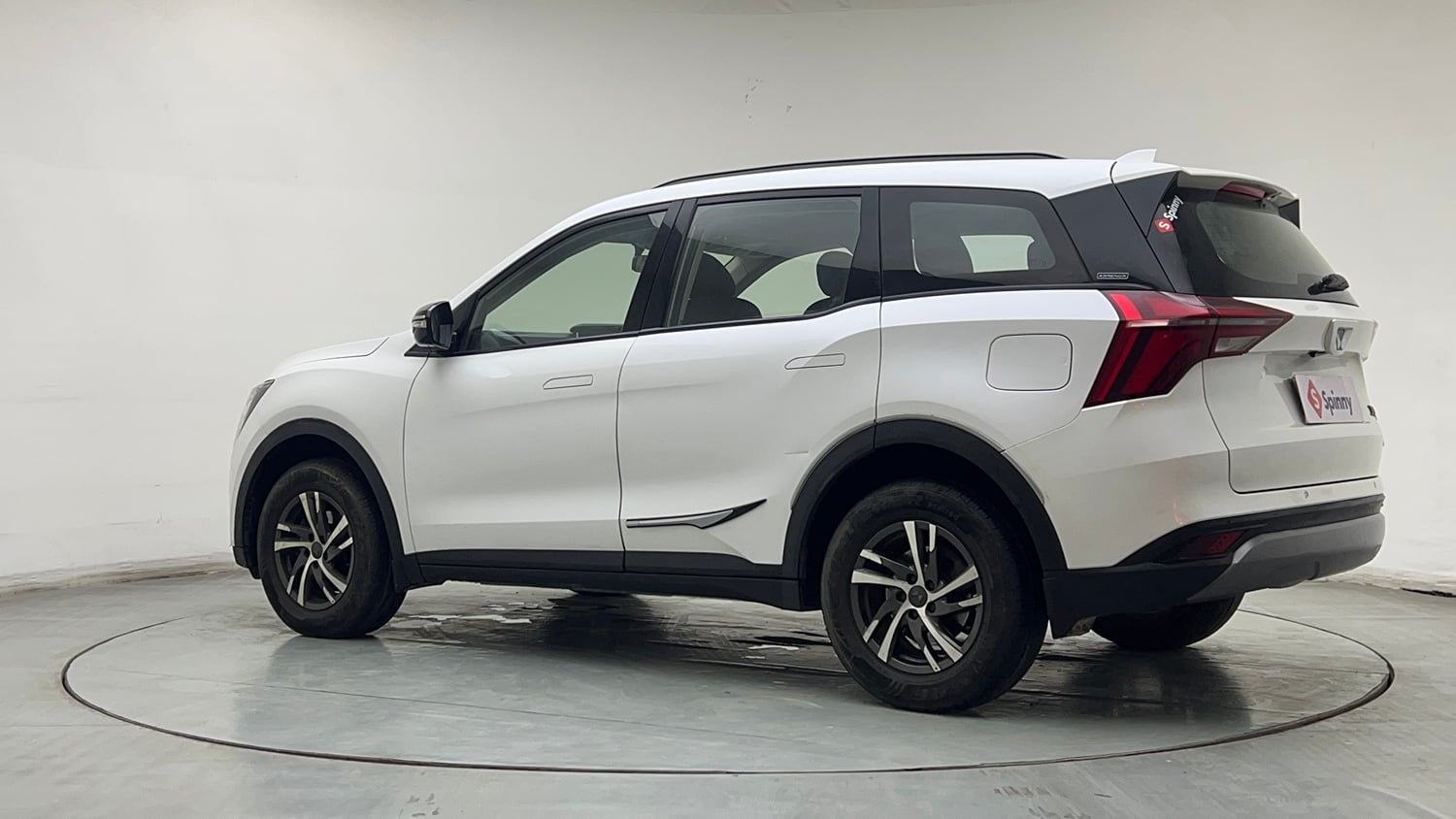 Used 2022 Mahindra XUV700 AX 5 Petrol MT 7 STR Petrol Manual exterior LEFT REAR CORNER VIEW