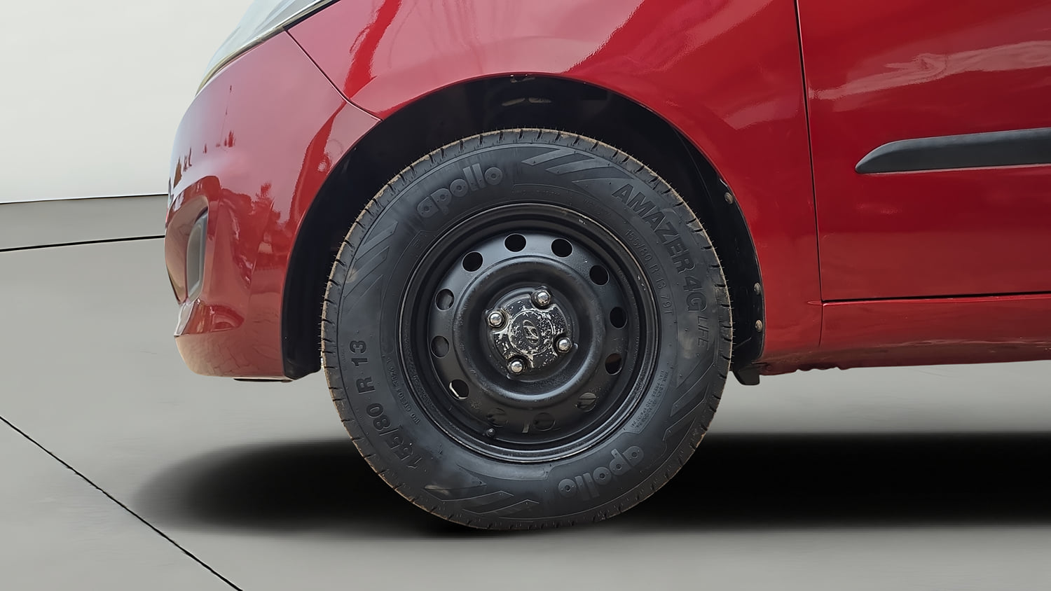 Used 2013 Hyundai i10 Era 1.1 iRDE2 Petrol Manual tyres LEFT FRONT TYRE RIM VIEW