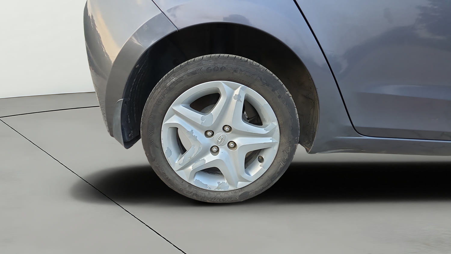 Used 2017 Hyundai Elite i20 Asta 1.2 Petrol Manual tyres RIGHT REAR TYRE RIM VIEW