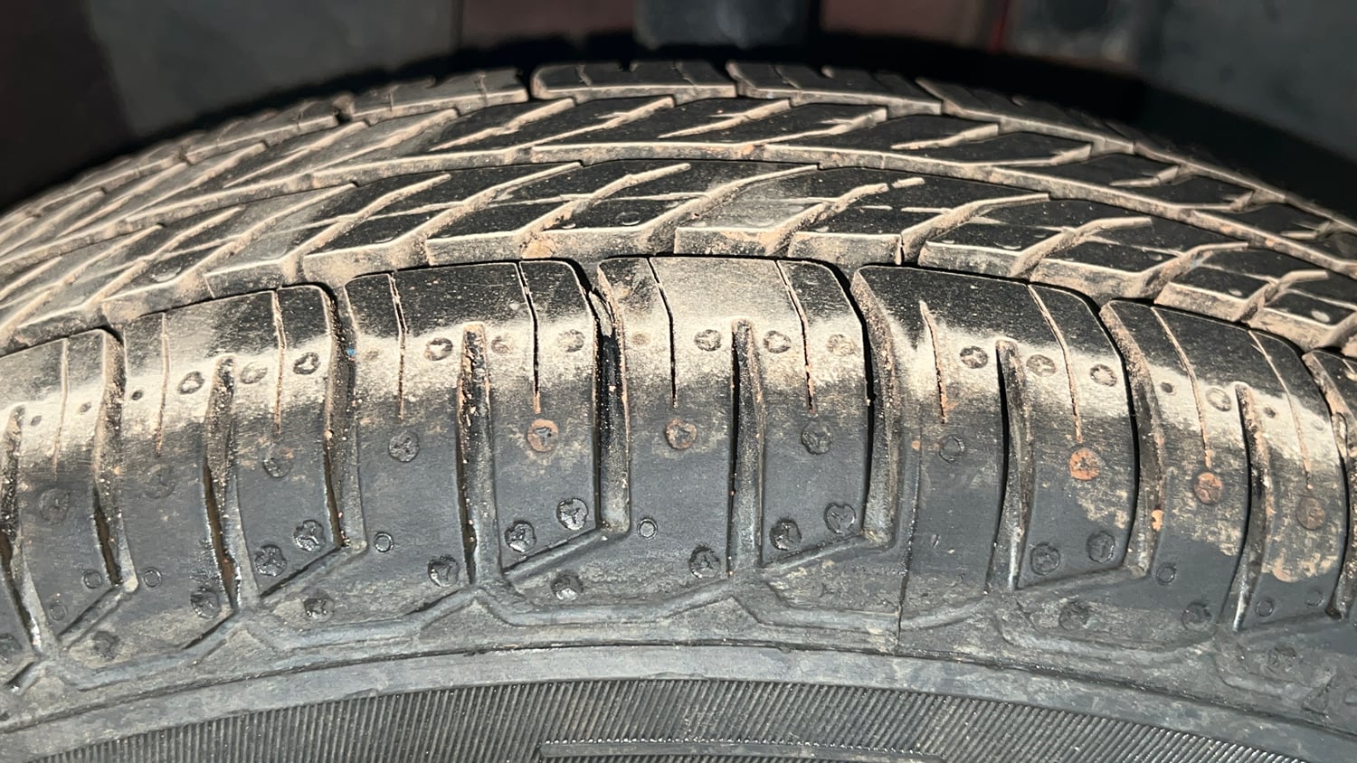 Used 2017 Renault Kwid 1.0 RXT AMT Opt Petrol Automatic tyres RIGHT FRONT TYRE TREAD VIEW