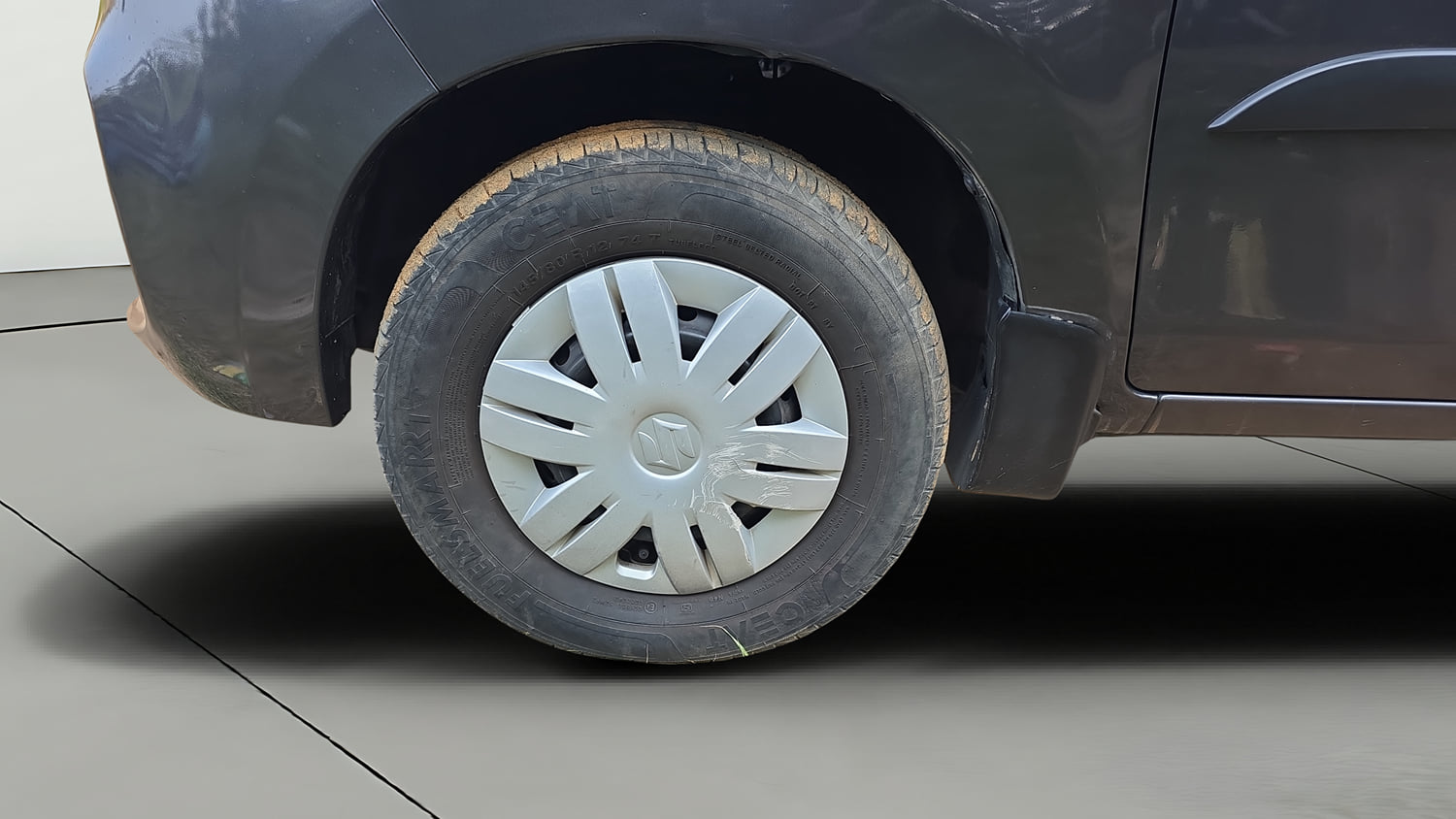 Used 2022 Maruti Suzuki Alto 800 Vxi Plus Petrol Manual tyres LEFT FRONT TYRE RIM VIEW