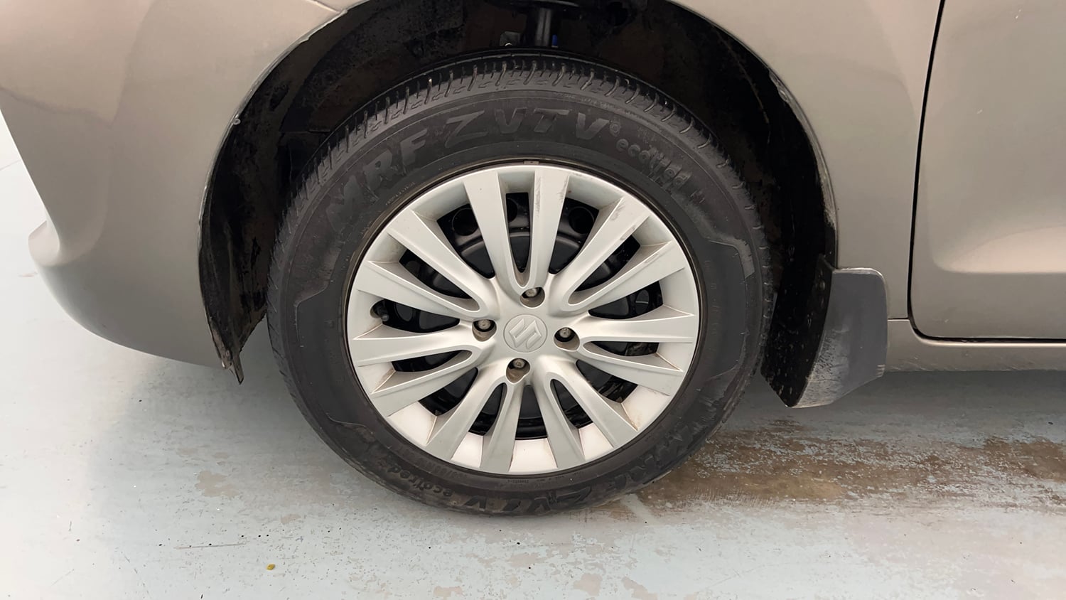 Used 2021 Maruti Suzuki Baleno Delta Petrol Manual tyres LEFT FRONT TYRE RIM VIEW