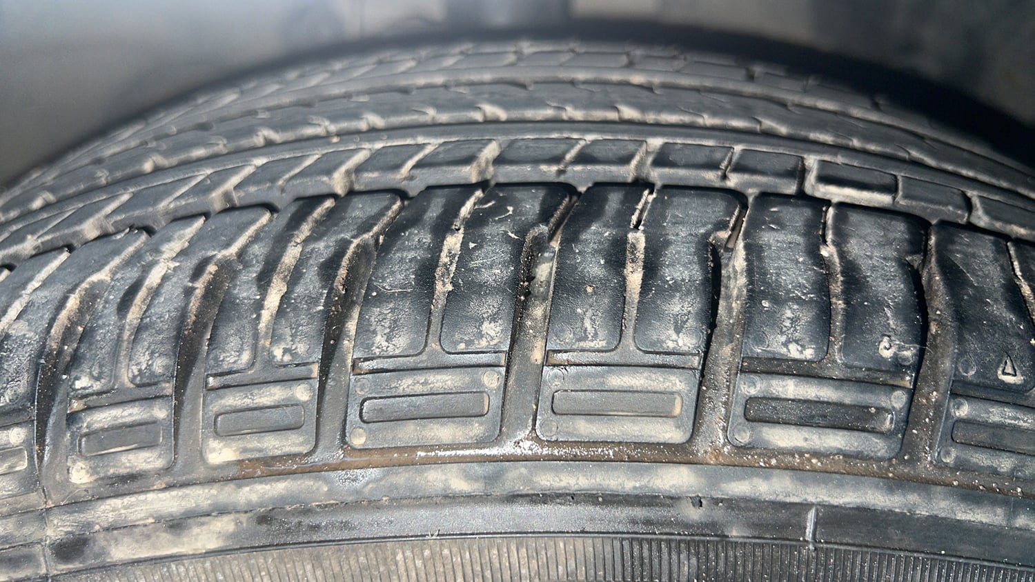 Used 2016 Ford EcoSport Titanium 1.5L Ti-VCT Petrol Manual tyres RIGHT FRONT TYRE TREAD VIEW