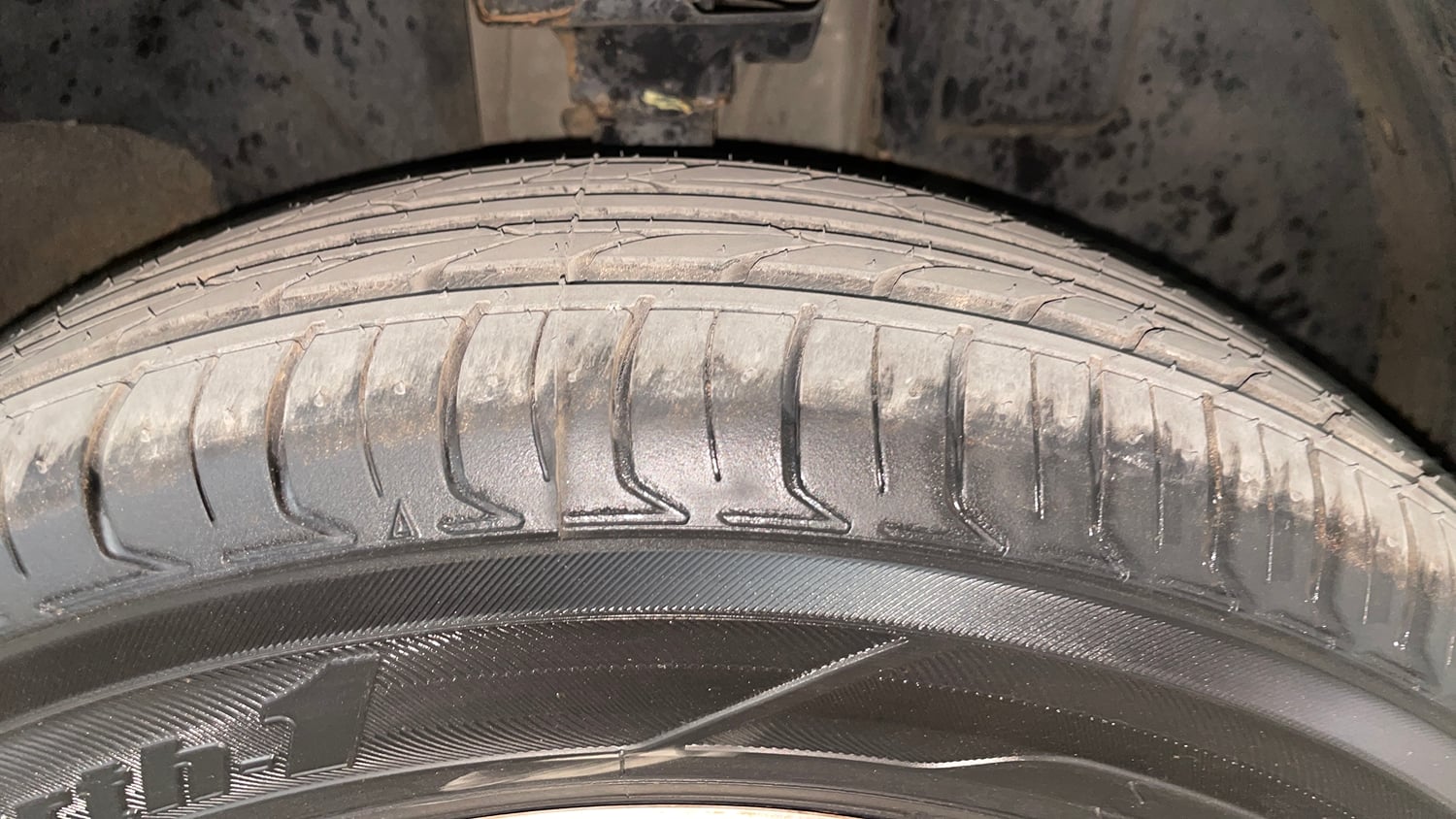 Used 2023 Renault Kwid RXT 1.0 Petrol Manual tyres RIGHT FRONT TYRE TREAD VIEW
