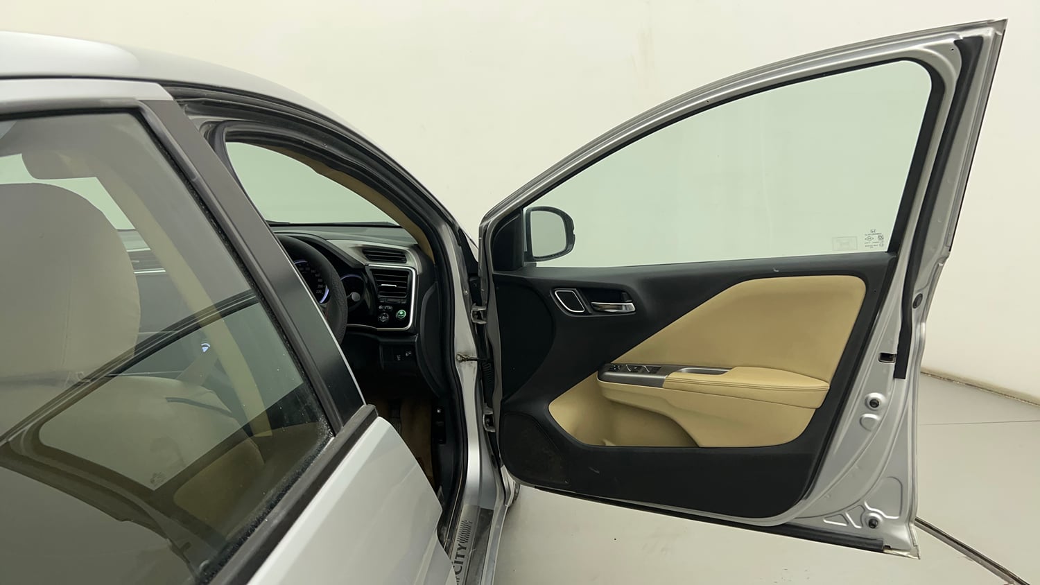 Used 2017 Honda City VX CVT Petrol Petrol Automatic interior RIGHT FRONT DOOR OPEN VIEW