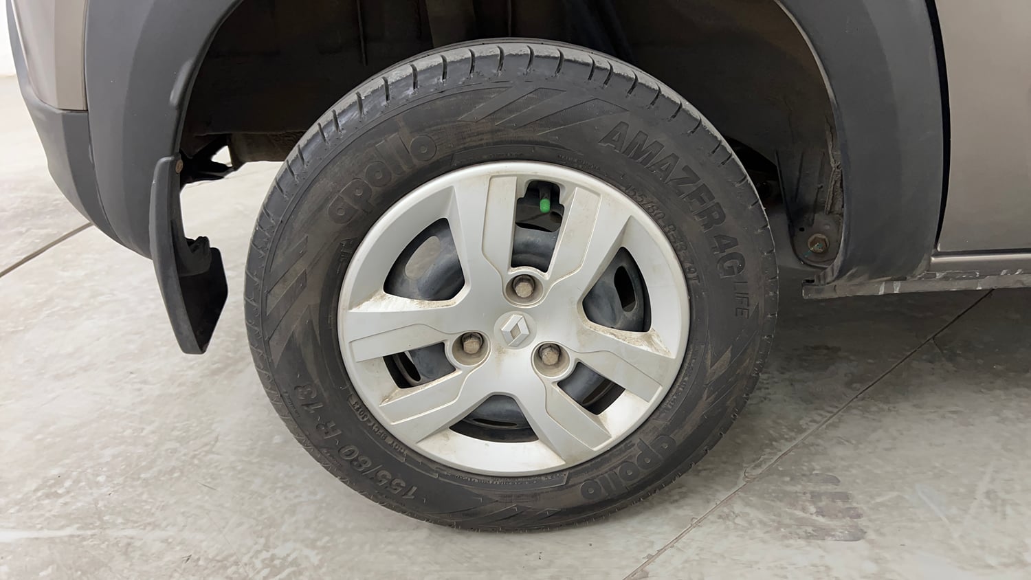 Used 2019 Renault Kwid RXL Petrol Manual tyres RIGHT REAR TYRE RIM VIEW