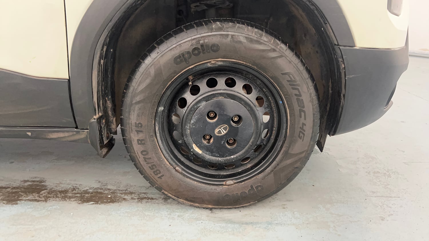 Used 2023 Tata Punch Pure MT Petrol Manual tyres RIGHT FRONT TYRE RIM VIEW