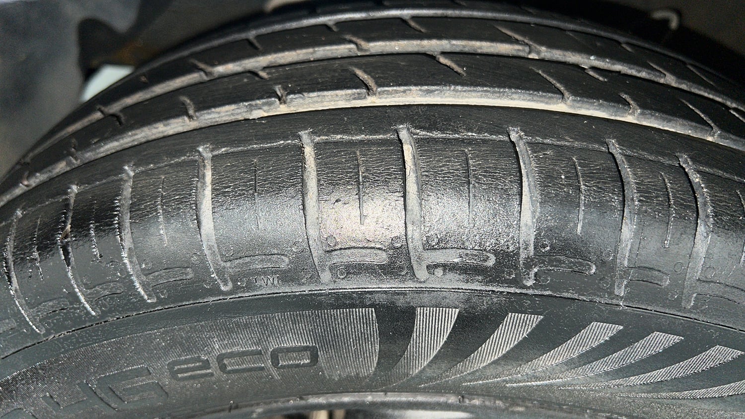 Used 2021 Hyundai Grand i10 Nios Sportz 1.2 Kappa VTVT Petrol Manual tyres LEFT FRONT TYRE TREAD VIEW