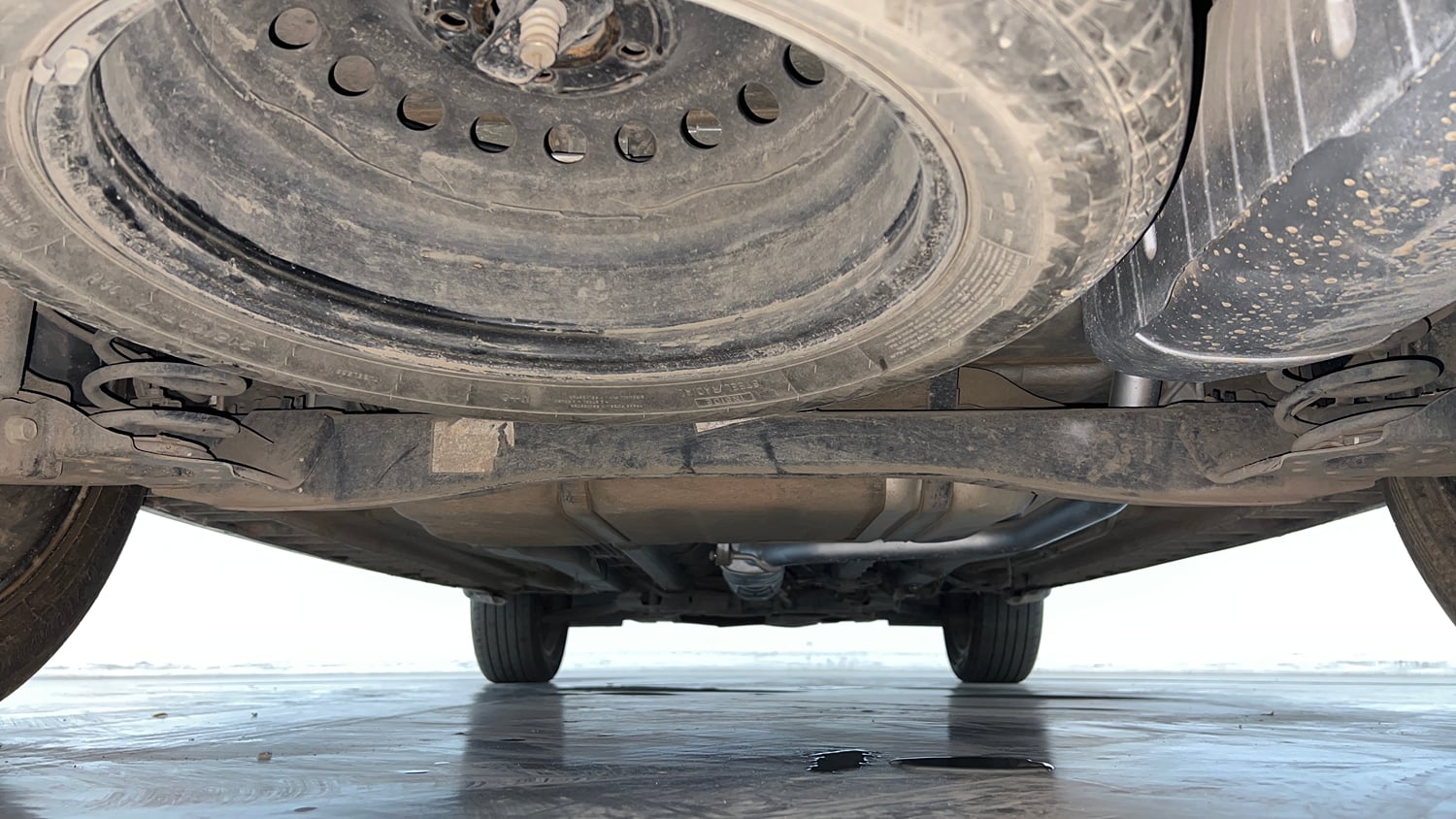 Used 2023 Hyundai Alcazar Signature (O) 7 STR 1.5 Petrol DCT Petrol Automatic extra REAR UNDERBODY VIEW (TAKEN FROM REAR)
