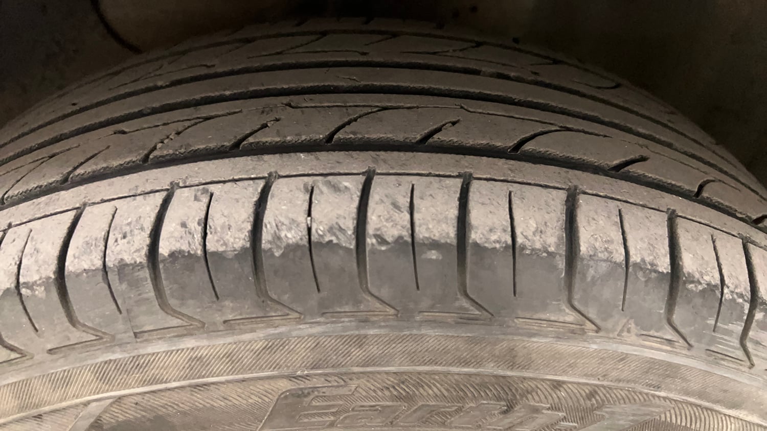 Used 2016 Hyundai Elite i20 Magna 1.2 Petrol Manual tyres LEFT FRONT TYRE TREAD VIEW