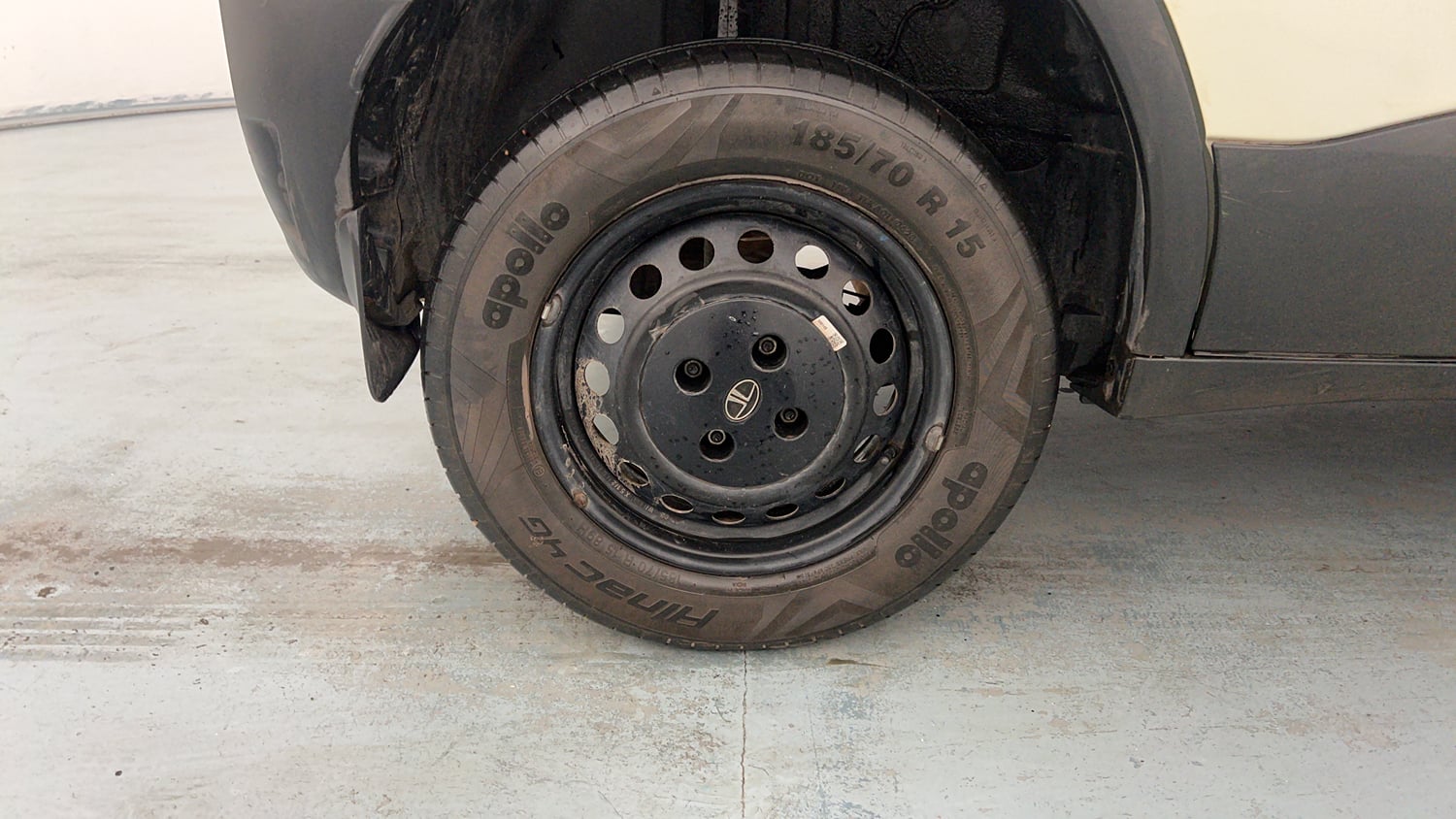 Used 2023 Tata Punch Pure MT Petrol Manual tyres RIGHT REAR TYRE RIM VIEW