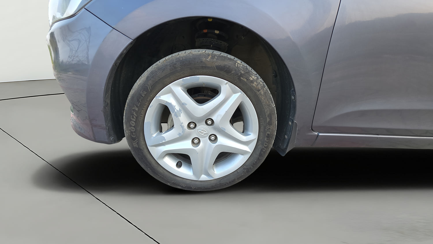 Used 2017 Hyundai Elite i20 Asta 1.2 Petrol Manual tyres LEFT FRONT TYRE RIM VIEW