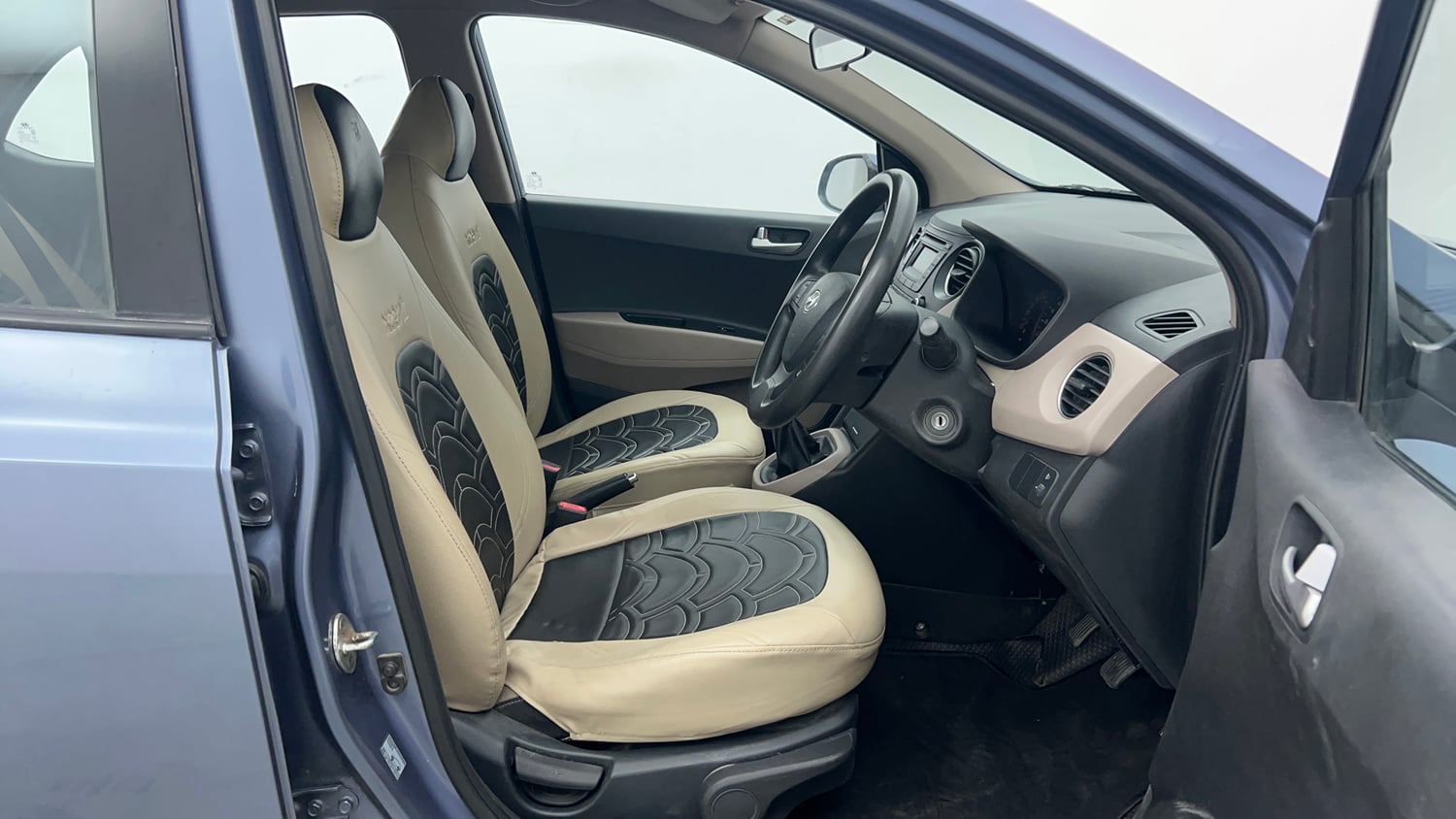 Used 2015 Hyundai Xcent S 1.2 Petrol Manual interior RIGHT SIDE FRONT DOOR CABIN VIEW