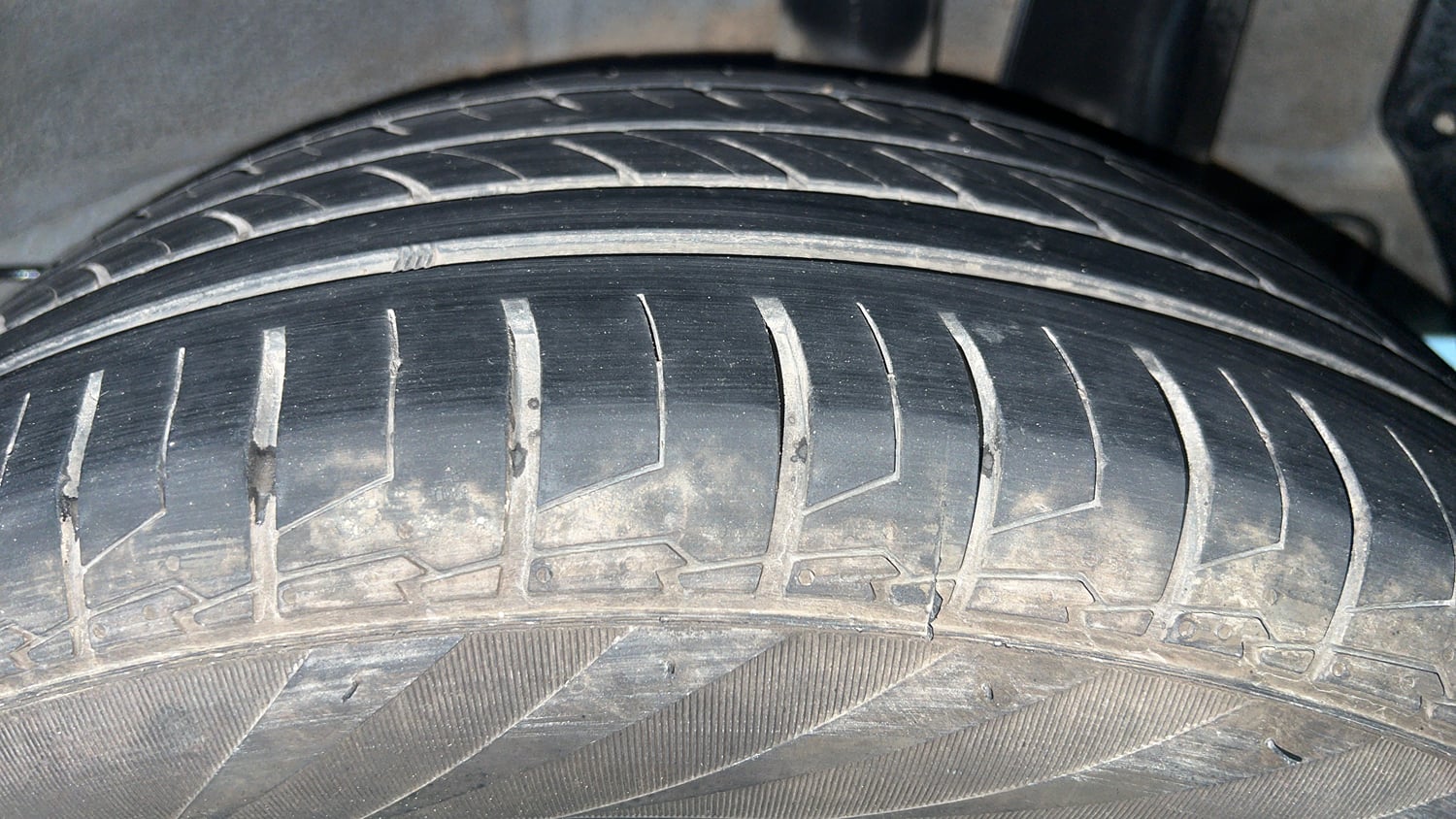Used 2023 Kia Sonet HTX 1.5 Diesel Manual tyres LEFT REAR TYRE TREAD VIEW