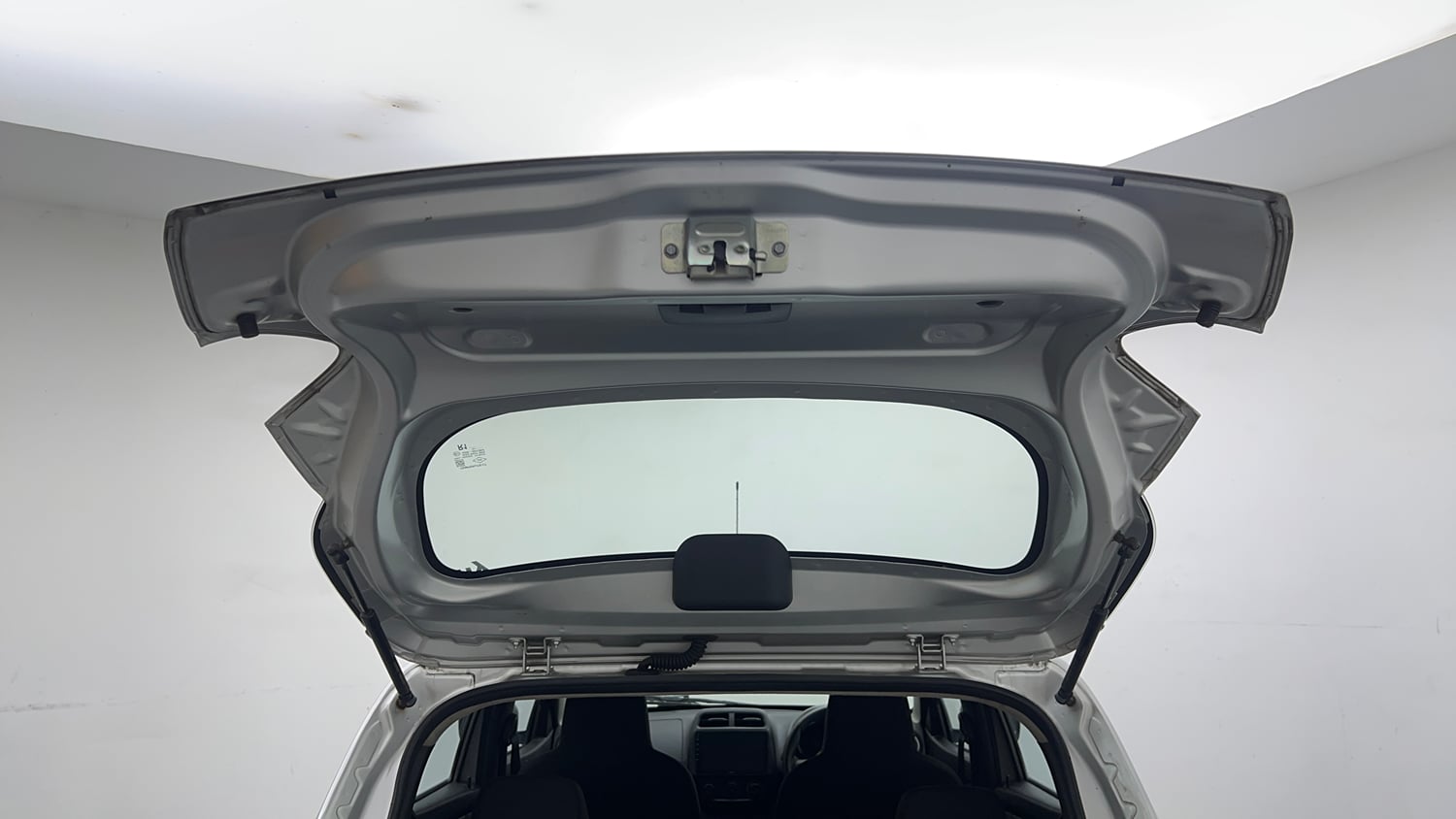 Used 2019 Renault Kwid RXL Petrol Manual interior DICKY DOOR OPEN VIEW