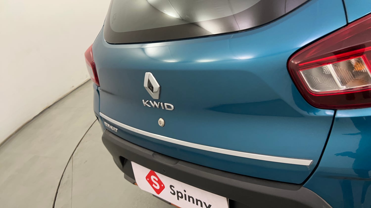 Used 2020 Renault Kwid CLIMBER 1.0 Opt Petrol Manual dents MINOR SCRATCH