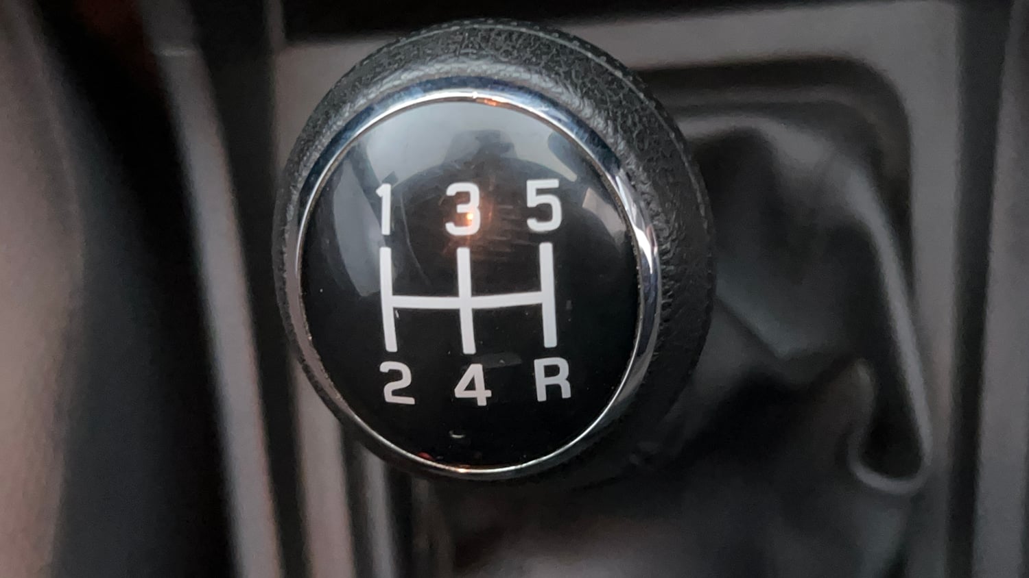 Used 2022 Toyota Urban Cruiser Premium Grade MT Petrol Manual interior GEAR  KNOB VIEW