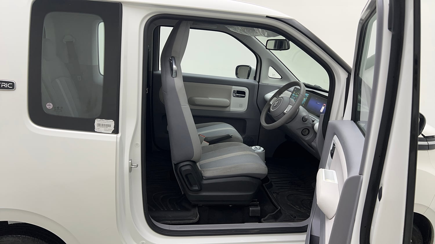 Used 2024 MG Motors Comet EV Excite Electric Automatic interior RIGHT SIDE FRONT DOOR CABIN VIEW