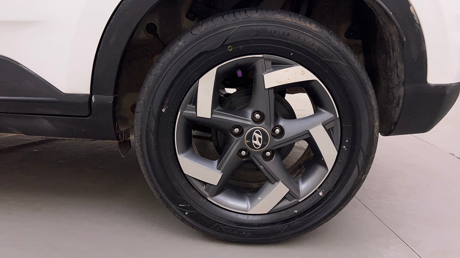 Used 2020 Hyundai Venue SX 1.0 Turbo Petrol Manual tyres LEFT REAR TYRE RIM VIEW