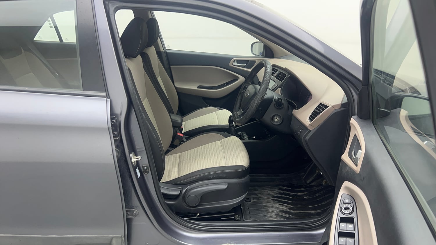 Used 2019 Hyundai Elite i20 Sportz Plus 1.2 Petrol Manual interior RIGHT SIDE FRONT DOOR CABIN VIEW