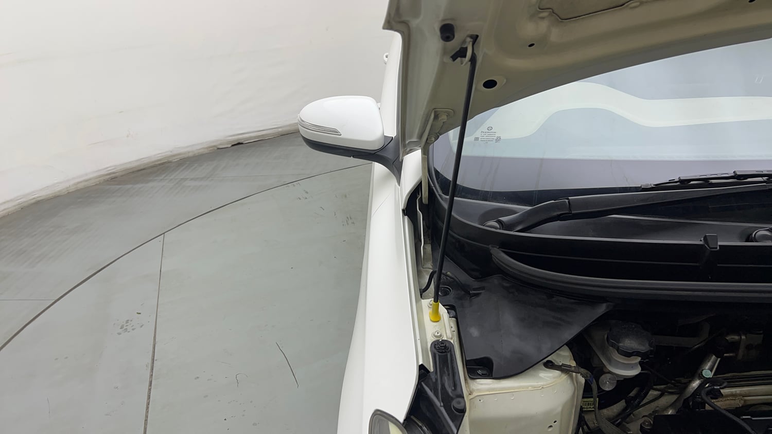 Used 2016 Hyundai Elite i20 Sportz 1.2 Petrol Manual engine ENGINE RIGHT SIDE HINGE & APRON VIEW