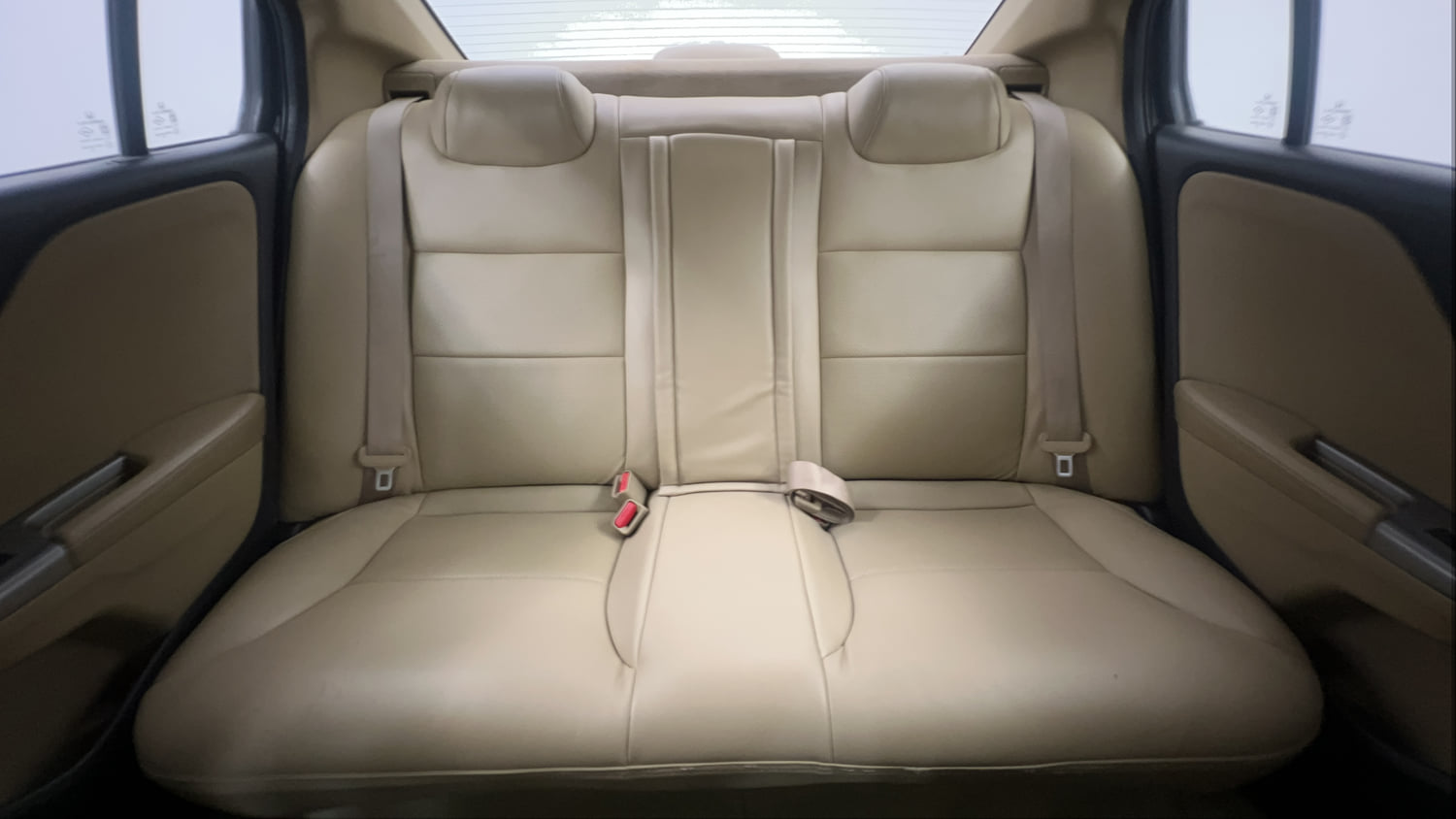 Used 2015 Honda City VX CVT Petrol Automatic interior REAR SEAT CONDITION VIEW