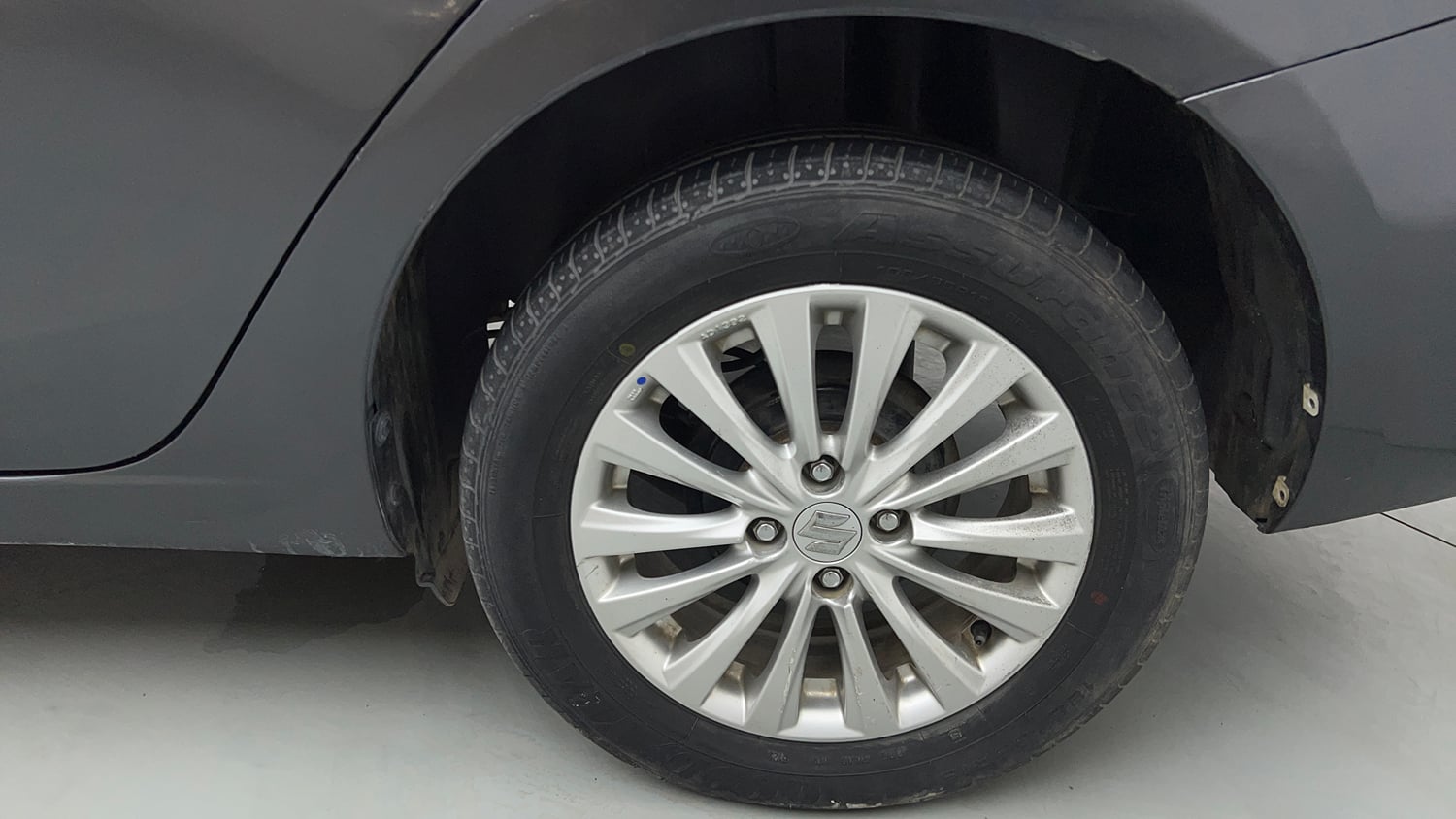Used 2022 Maruti Suzuki Ciaz Delta 1.5 Petrol Manual tyres LEFT REAR TYRE RIM VIEW