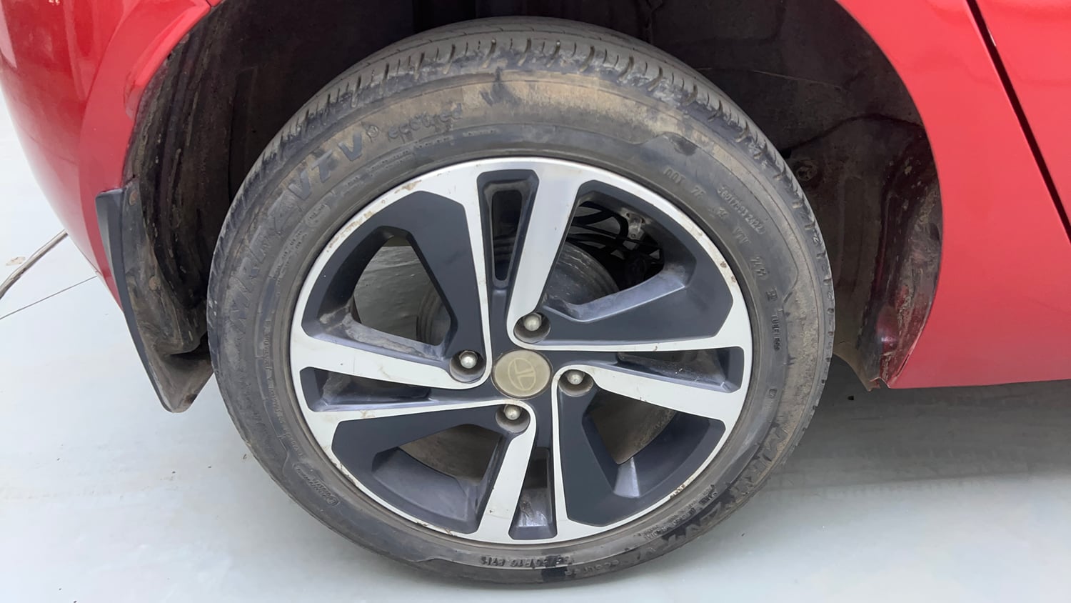 Used 2022 Tata Altroz XZ Petrol Petrol Manual tyres RIGHT REAR TYRE RIM VIEW