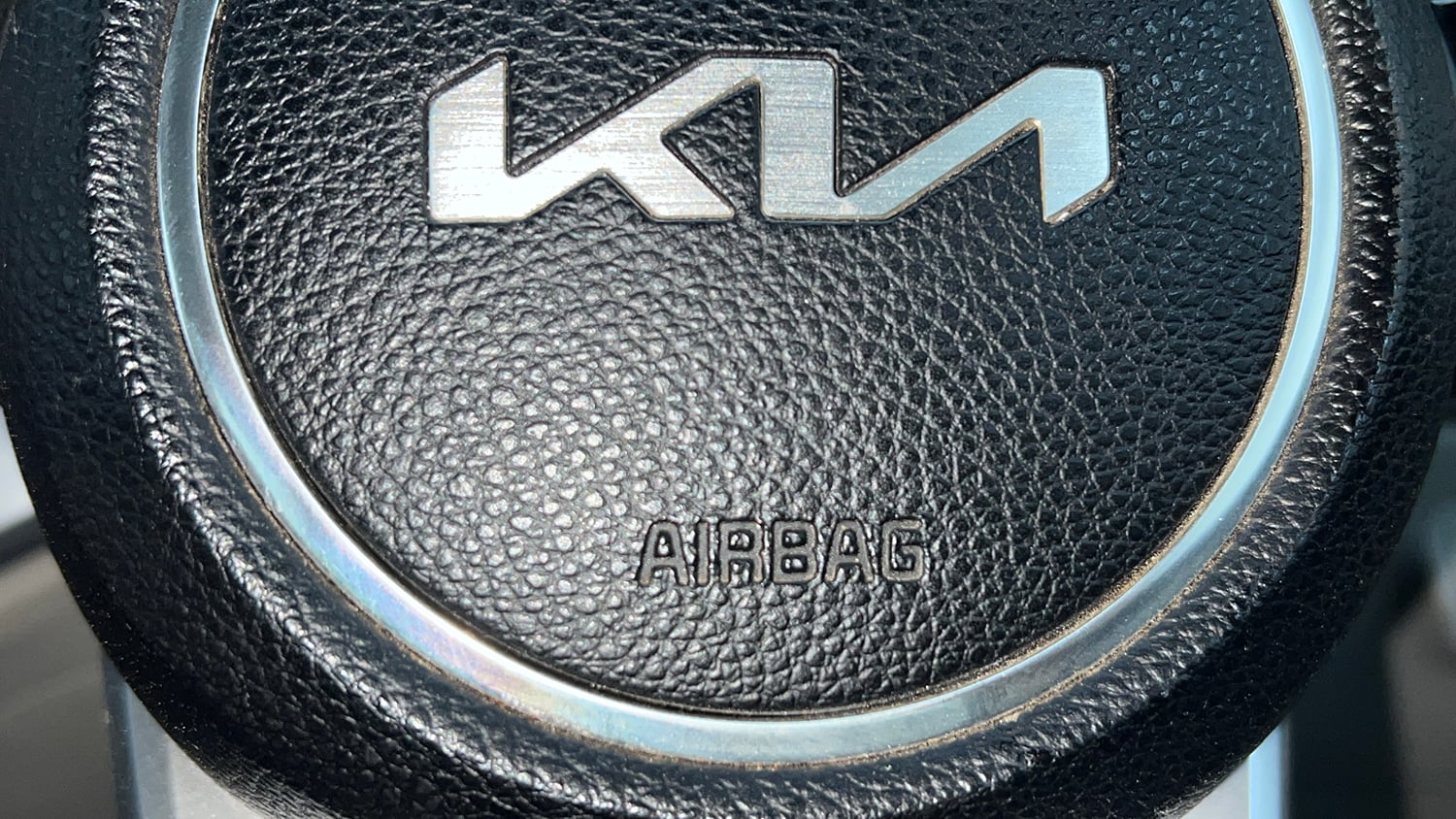 Used 2022 Kia Carens Prestige Plus 1.4 Petrol MT 7 STR Petrol Manual top_features Airbags