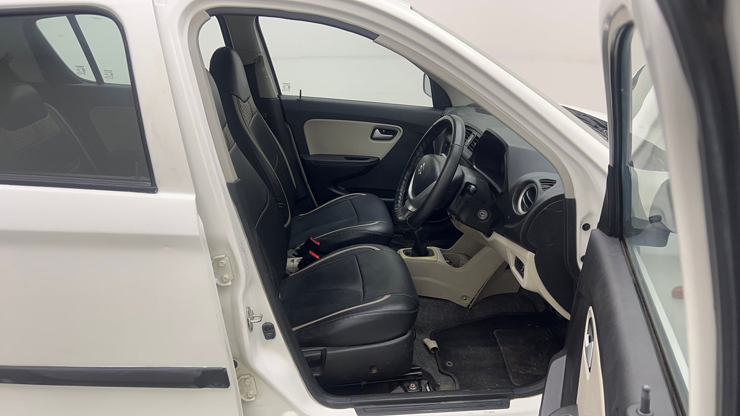 Used 2021 Maruti Suzuki Alto 800 LXi Petrol Manual interior RIGHT SIDE FRONT DOOR CABIN VIEW