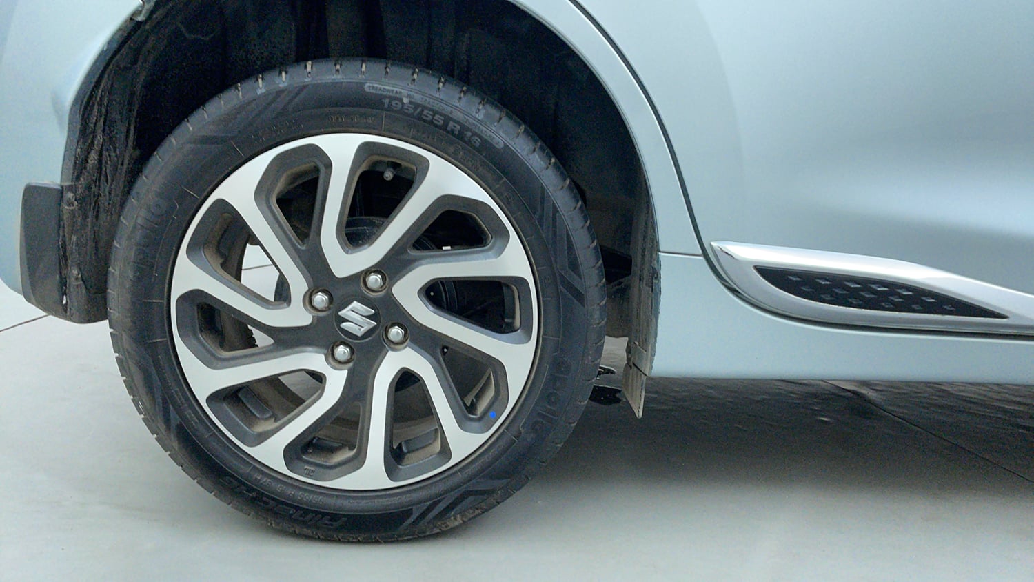 Used 2024 Maruti Suzuki Baleno Alpha AGS Petrol Automatic tyres RIGHT REAR TYRE RIM VIEW