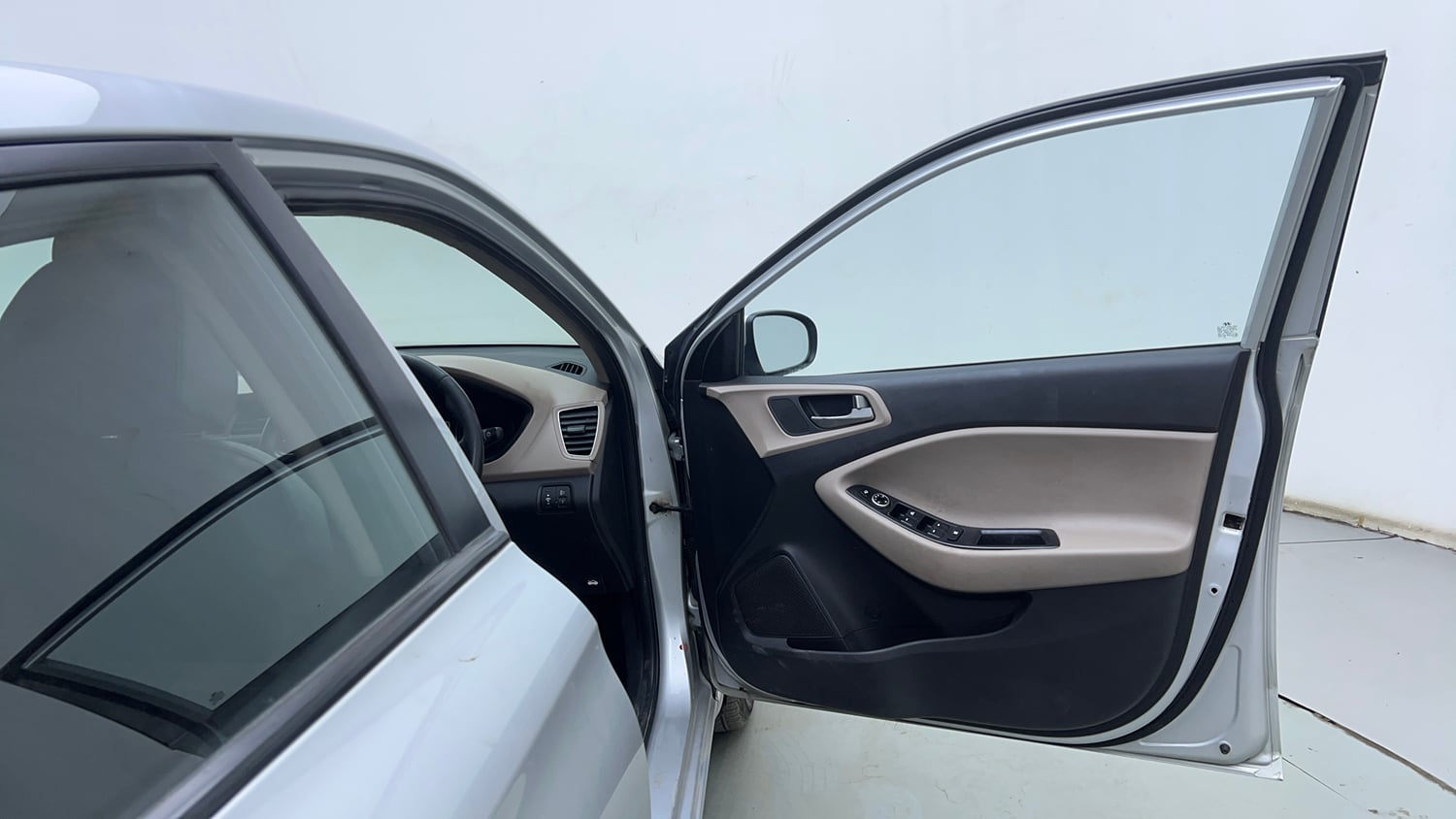 Used 2015 Hyundai Elite i20 Asta 1.2 Petrol Manual interior RIGHT FRONT DOOR OPEN VIEW