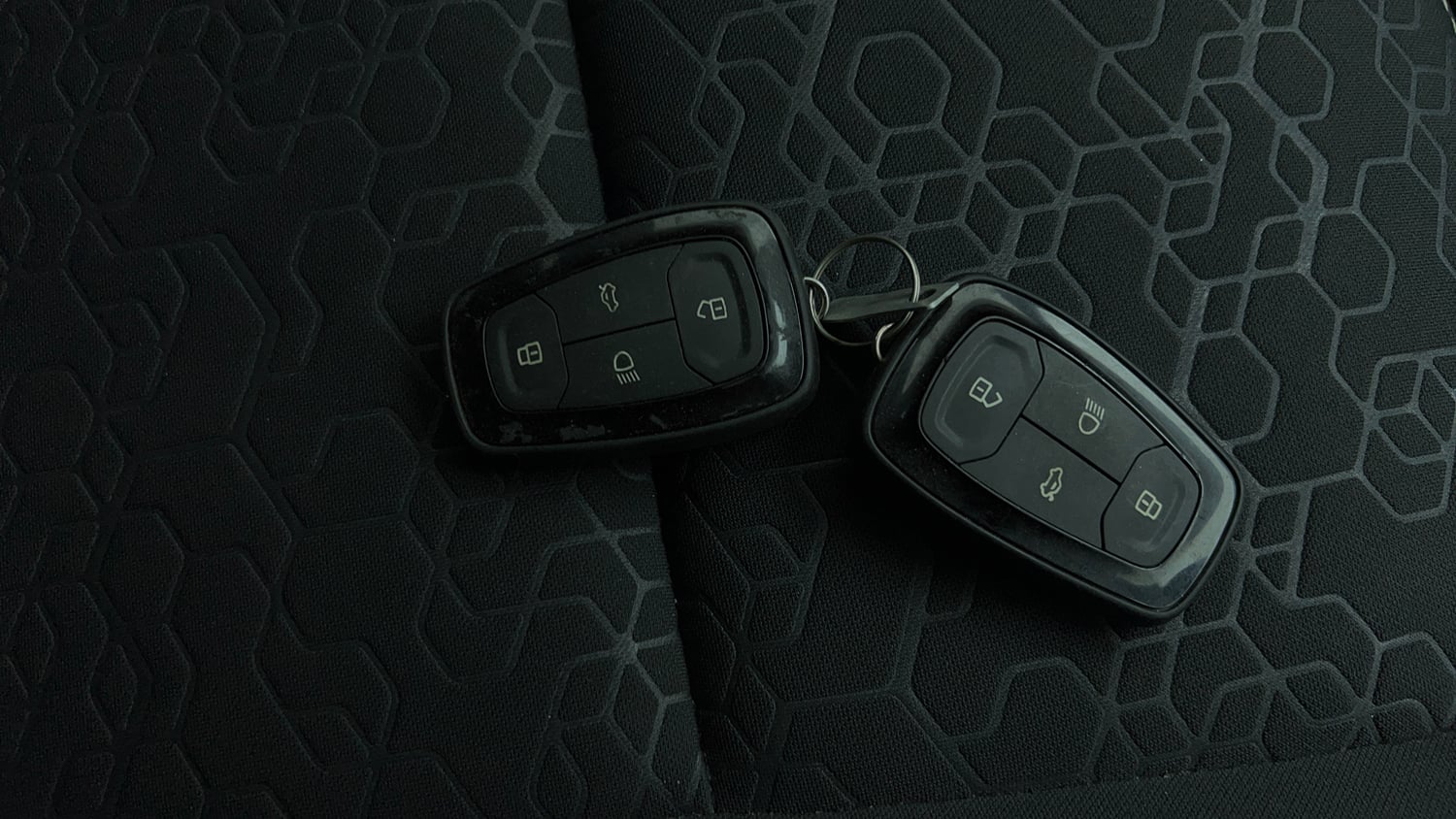 Used 2025 Tata Altroz XZA Petrol Petrol Automatic extra CAR KEY VIEW