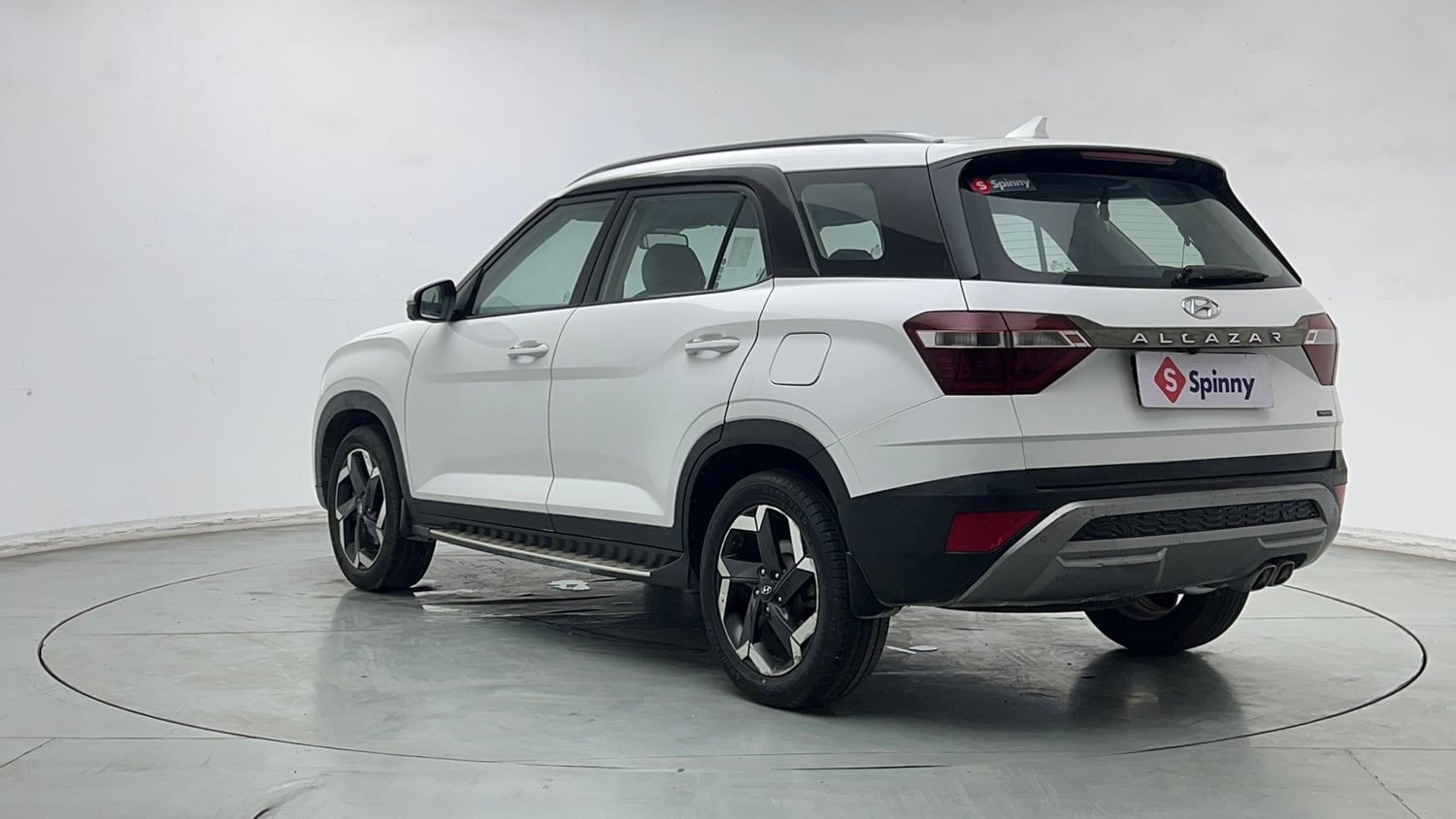 Used 2023 Hyundai Alcazar Signature (O) 7 STR 1.5 Petrol DCT Petrol Automatic exterior LEFT REAR CORNER VIEW