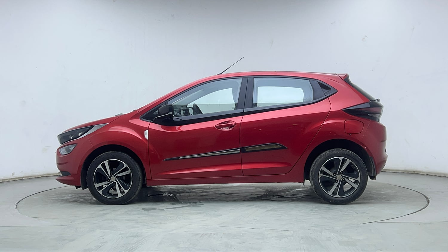 Used 2022 Tata Altroz XZ Petrol Petrol Manual exterior LEFT SIDE VIEW
