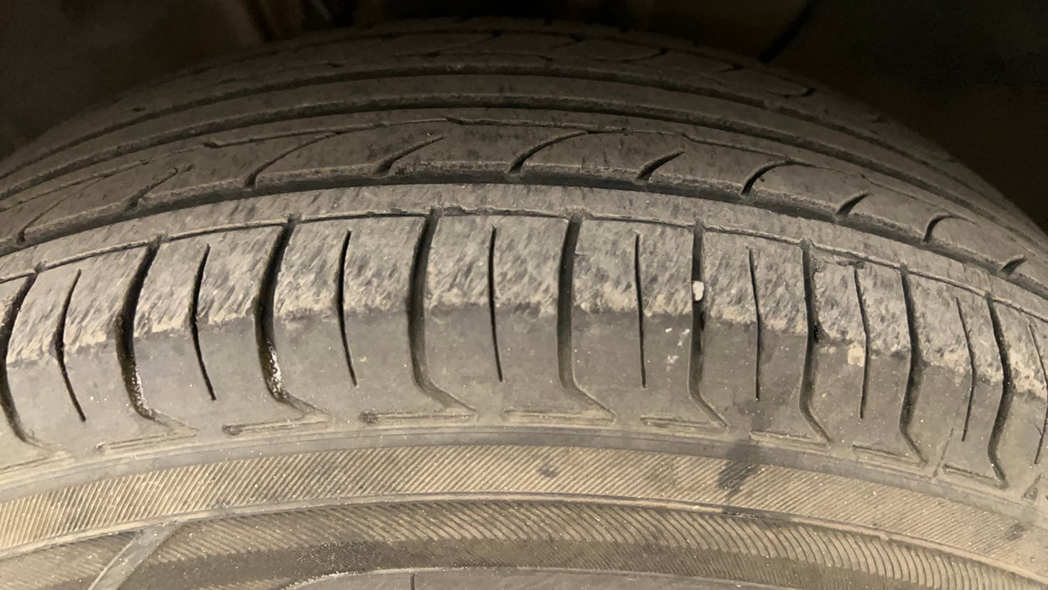 Used 2016 Hyundai Elite i20 Magna 1.2 Petrol Manual tyres RIGHT FRONT TYRE TREAD VIEW