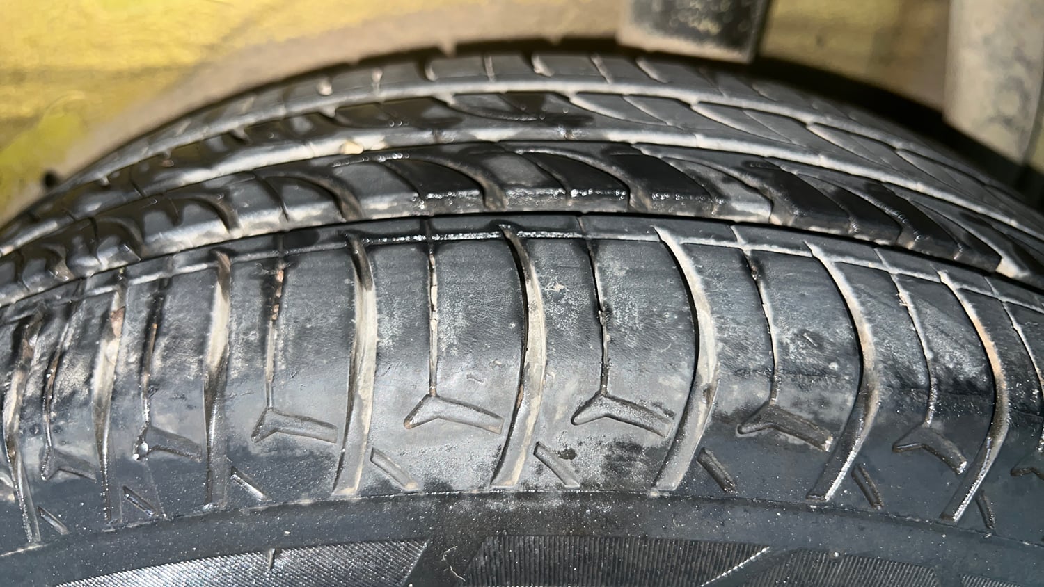 Used 2014 Maruti Suzuki Celerio VXi AMT Petrol Automatic tyres LEFT REAR TYRE TREAD VIEW