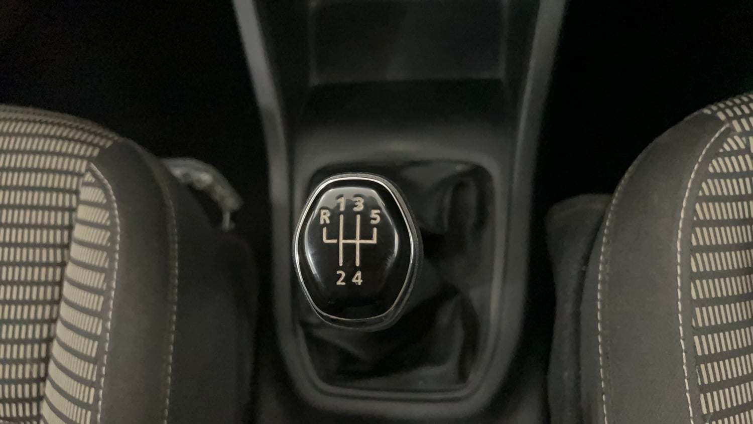 Used 2023 Renault Triber RXZ Petrol Manual interior GEAR  KNOB VIEW