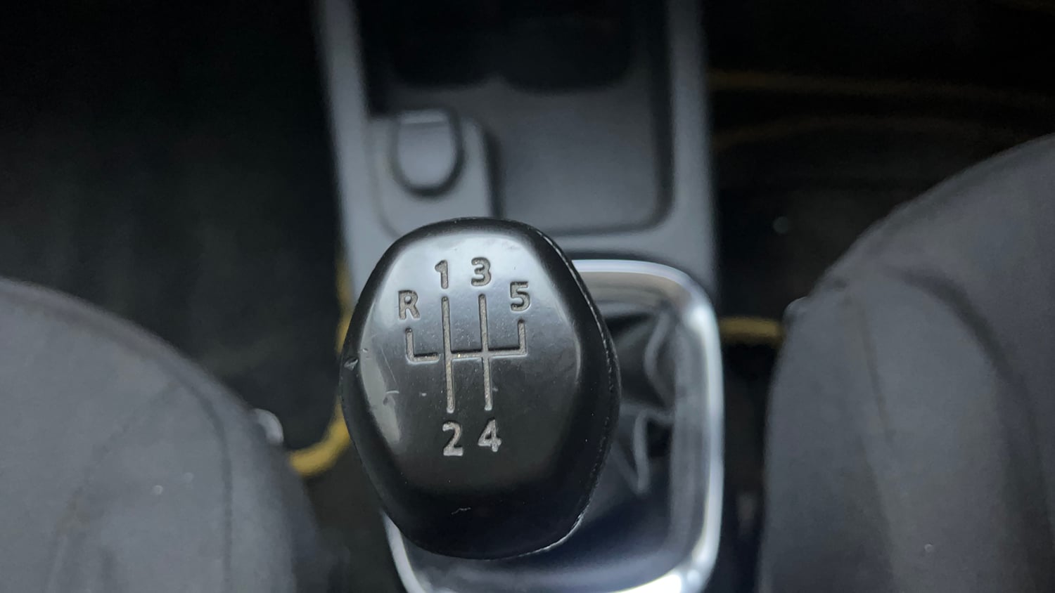Used 2016 Renault Kwid RXT Petrol Manual interior GEAR  KNOB VIEW
