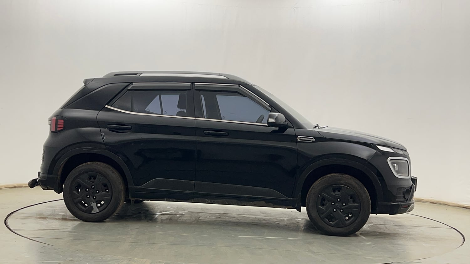 Used 2022 Hyundai Venue SX 1.2 Petrol Petrol Manual exterior RIGHT SIDE VIEW