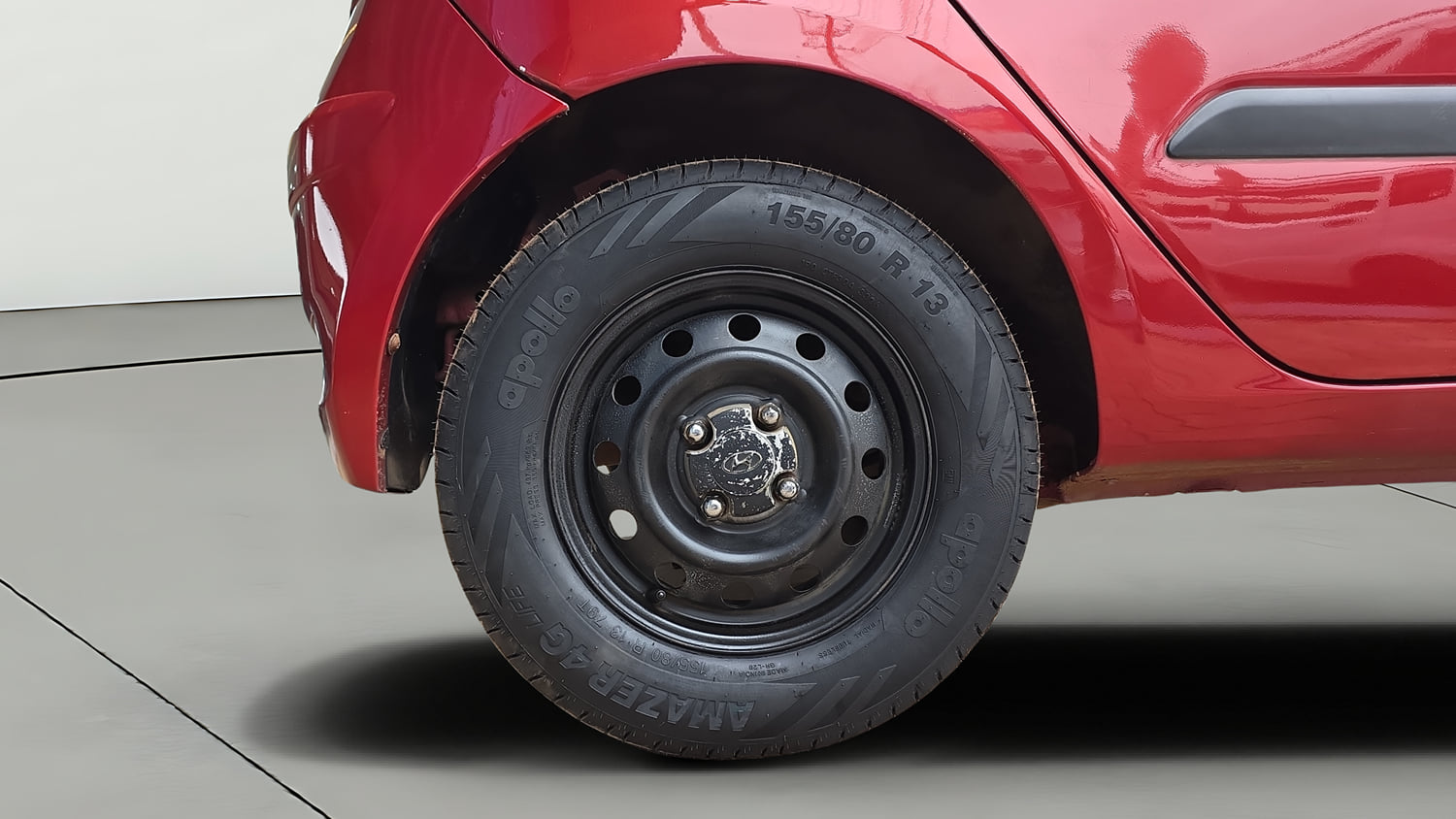 Used 2013 Hyundai i10 Era 1.1 iRDE2 Petrol Manual tyres RIGHT REAR TYRE RIM VIEW