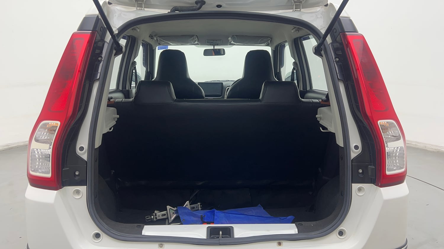 Used 2019 Maruti Suzuki Wagon R 1.0 LXi 1.0 Petrol Manual interior DICKY INSIDE VIEW