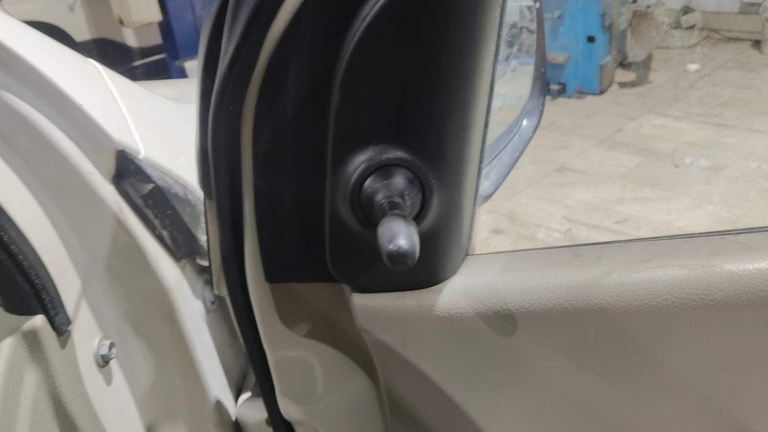 Used 2015 Maruti Suzuki Celerio VXi AMT Petrol Automatic top_features Adjustable ORVM