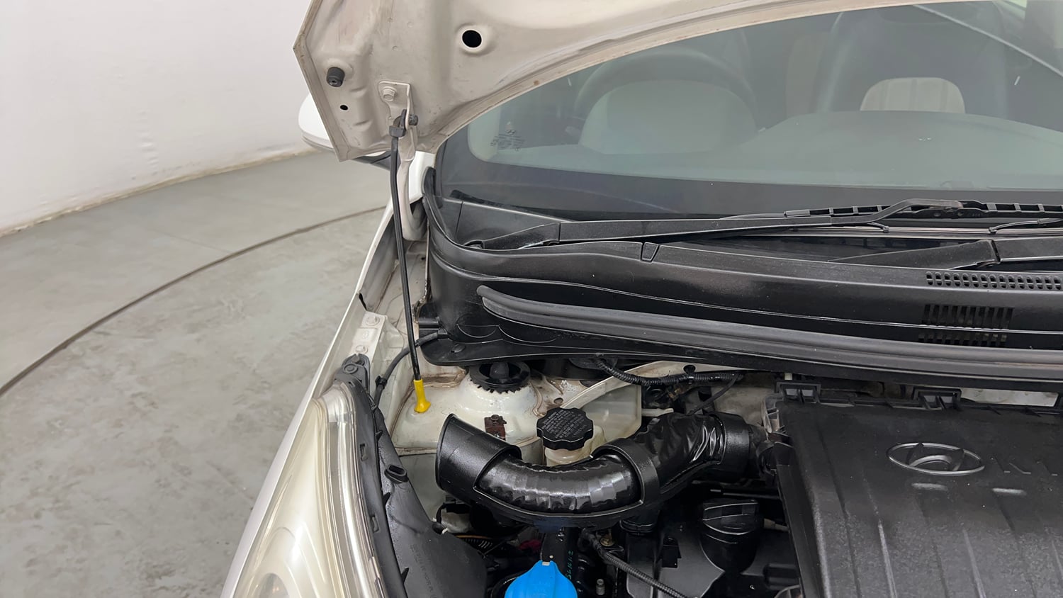 Used 2015 Hyundai Grand i10 Sportz AT 1.2 Kappa VTVT Petrol Automatic engine ENGINE RIGHT SIDE HINGE & APRON VIEW