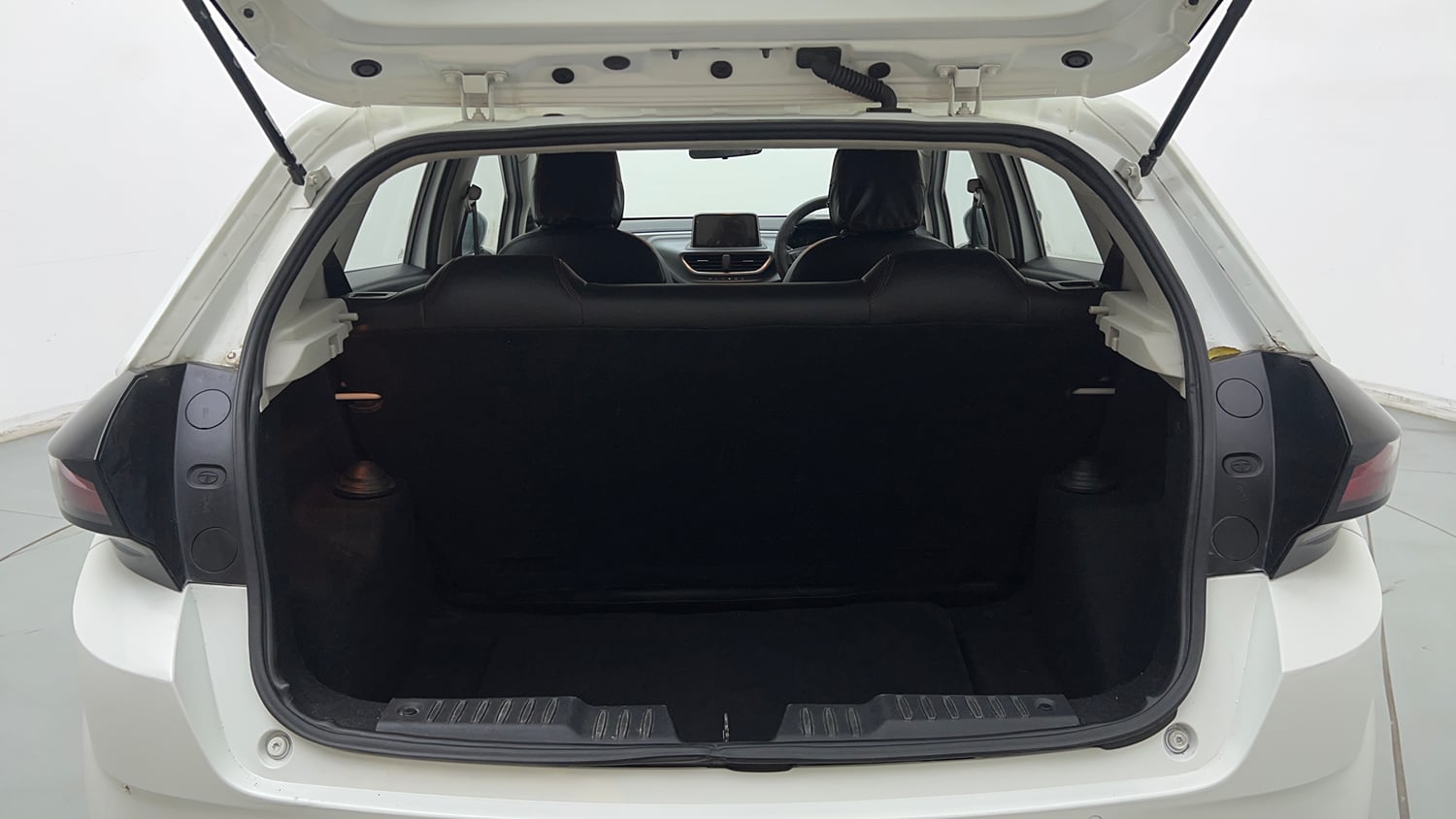 Used 2021 Tata Altroz XT Petrol Petrol Manual interior DICKY INSIDE VIEW