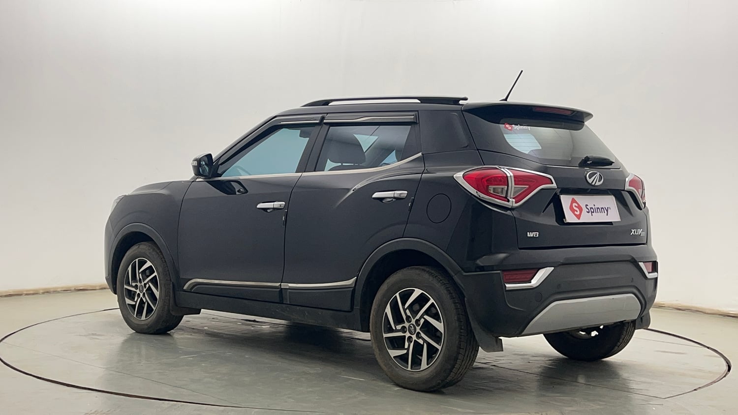 Used 2022 Mahindra XUV 300 W8 (O) 1.2 Petrol Petrol Manual exterior LEFT REAR CORNER VIEW