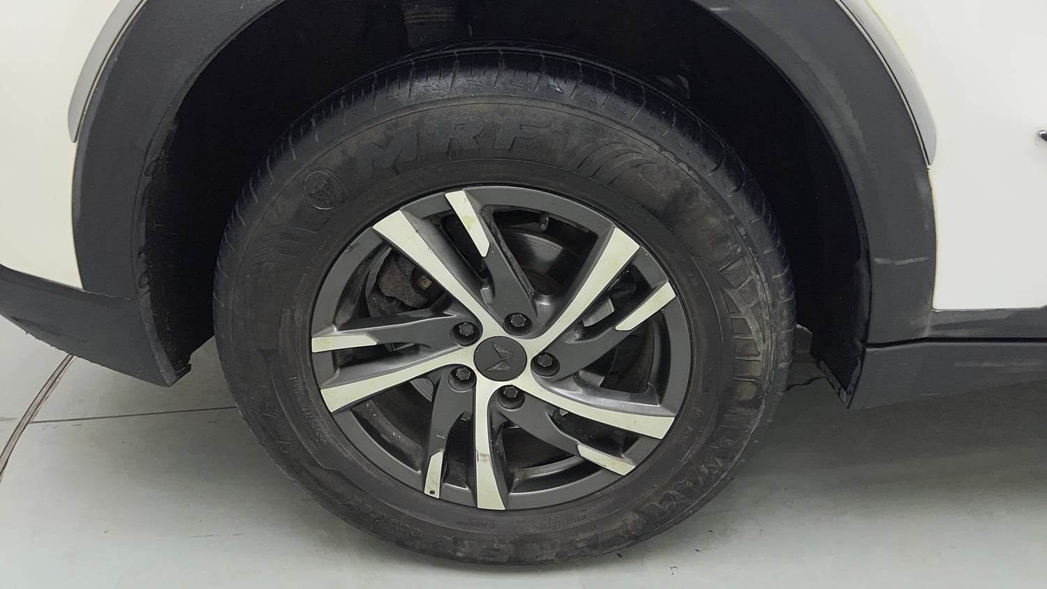 Used 2022 Mahindra XUV700 AX 5 Petrol MT 7 STR Petrol Manual tyres RIGHT REAR TYRE RIM VIEW