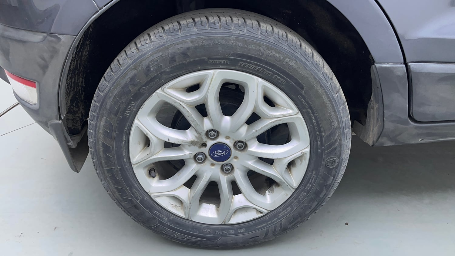 Used 2017 Ford EcoSport Titanium 1.5L Ti-VCT Petrol Manual tyres RIGHT REAR TYRE RIM VIEW